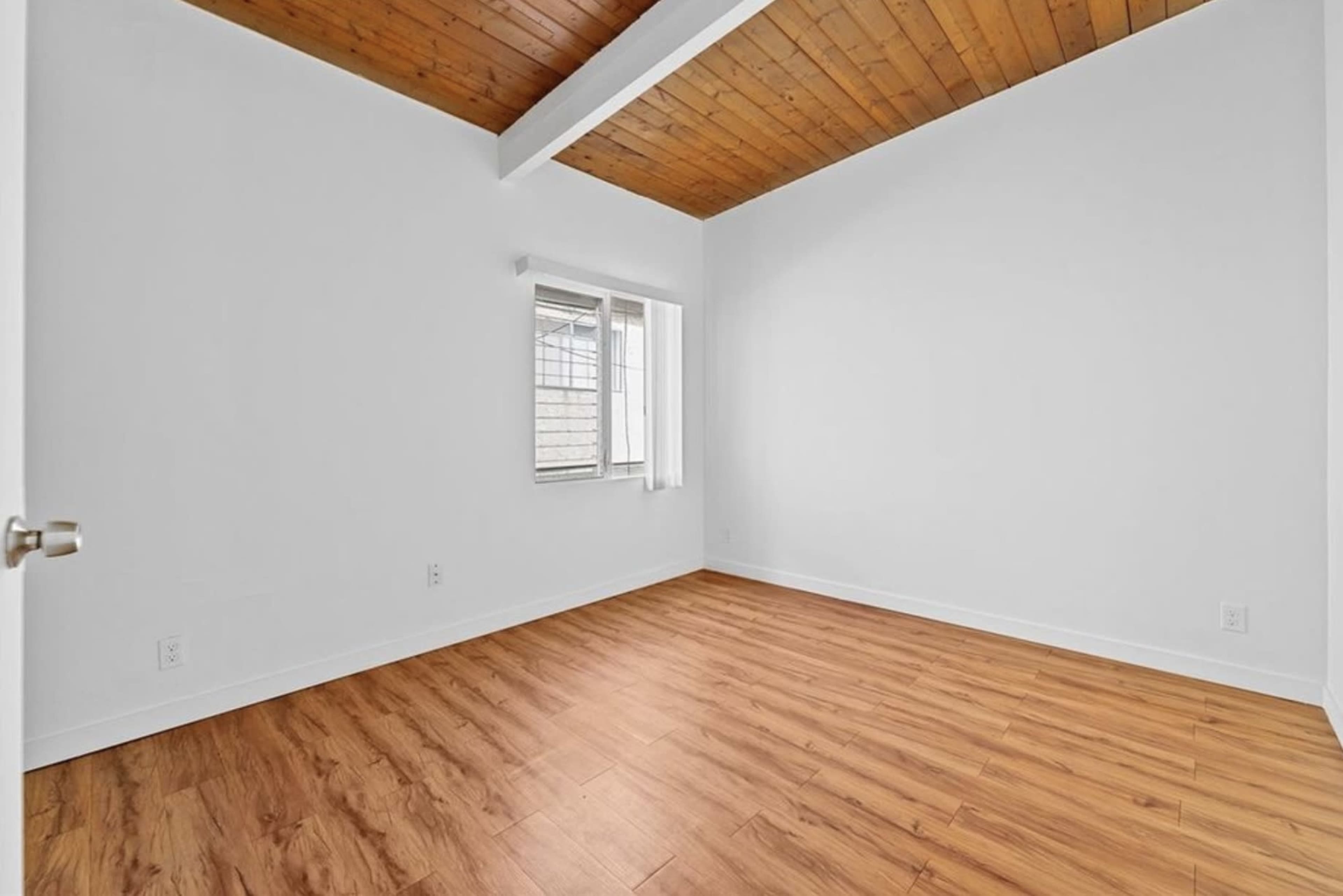 Quintessential Valley Apartment Image in North Hollywood, North Hollywood, CA