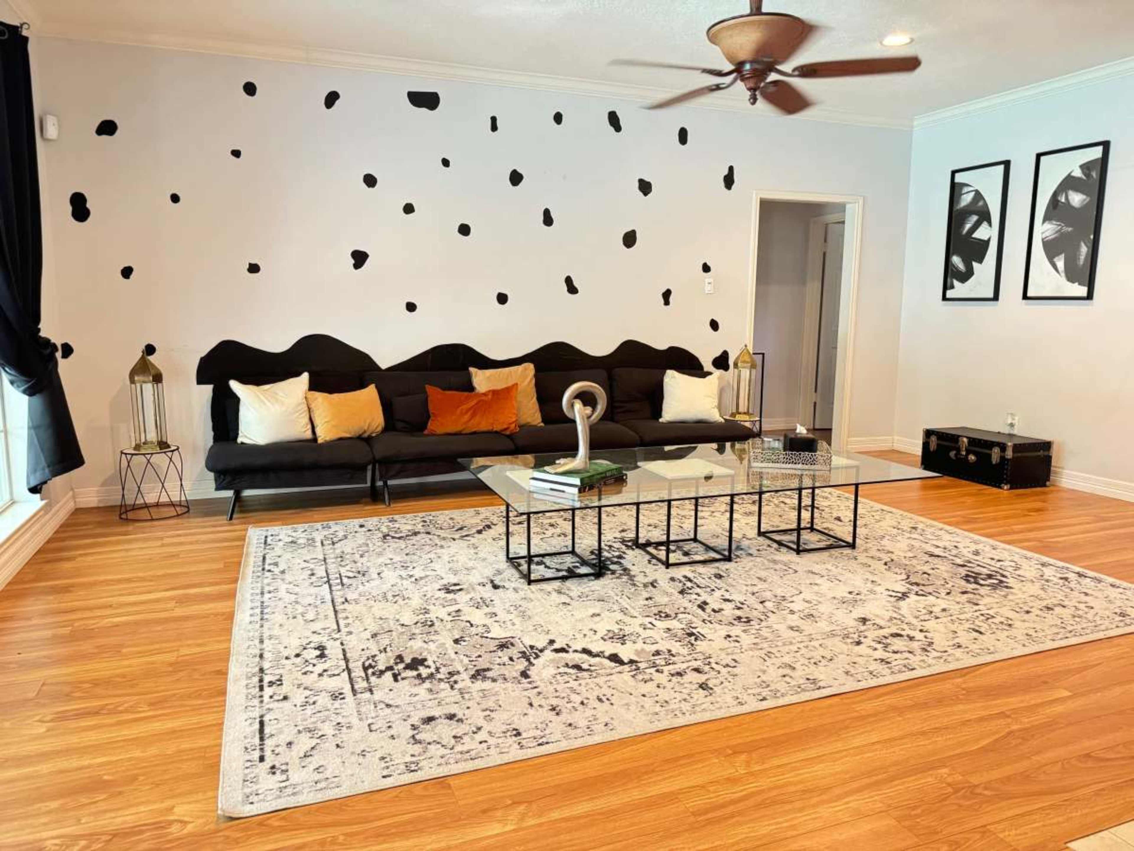 Perfect Place for photos, videos, or night of fun Image in New Territory, Sugar Land, TX