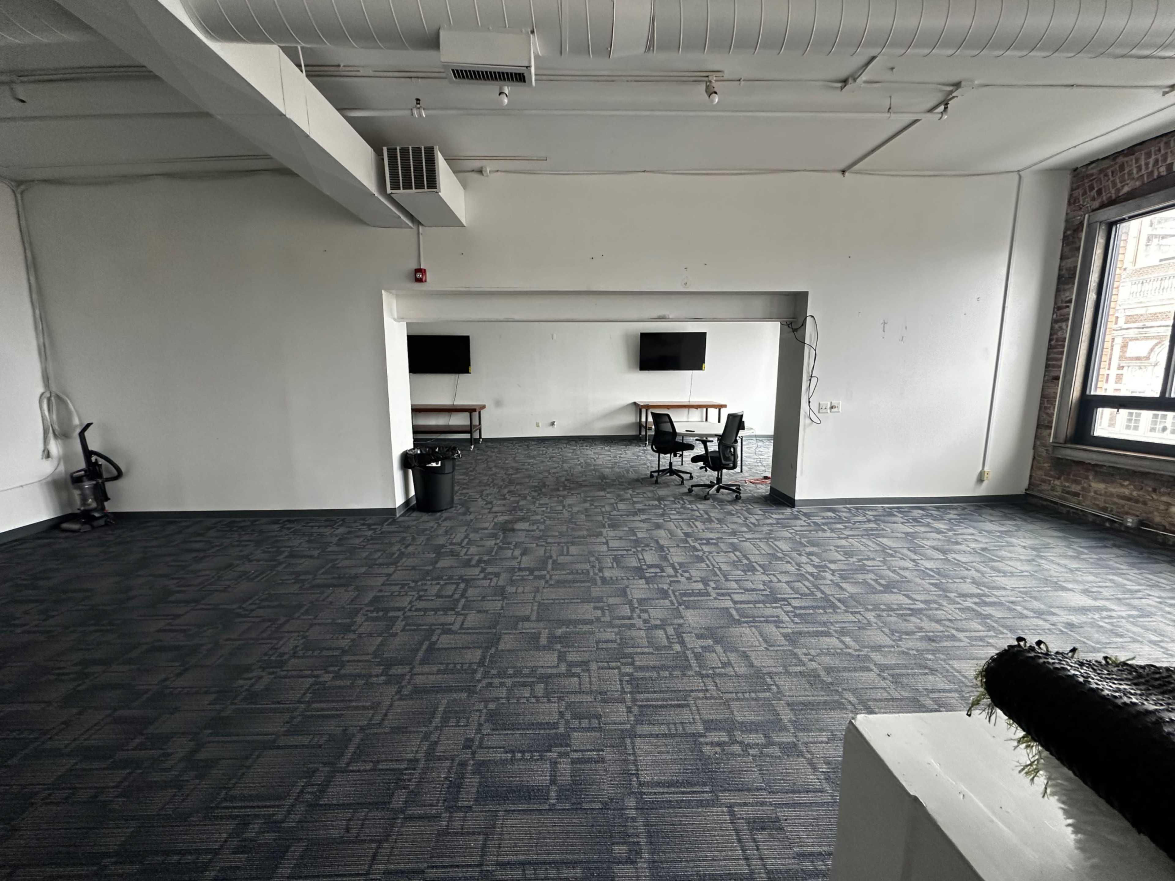 Downtown roomy space Image in Pontiac, Pontiac, MI