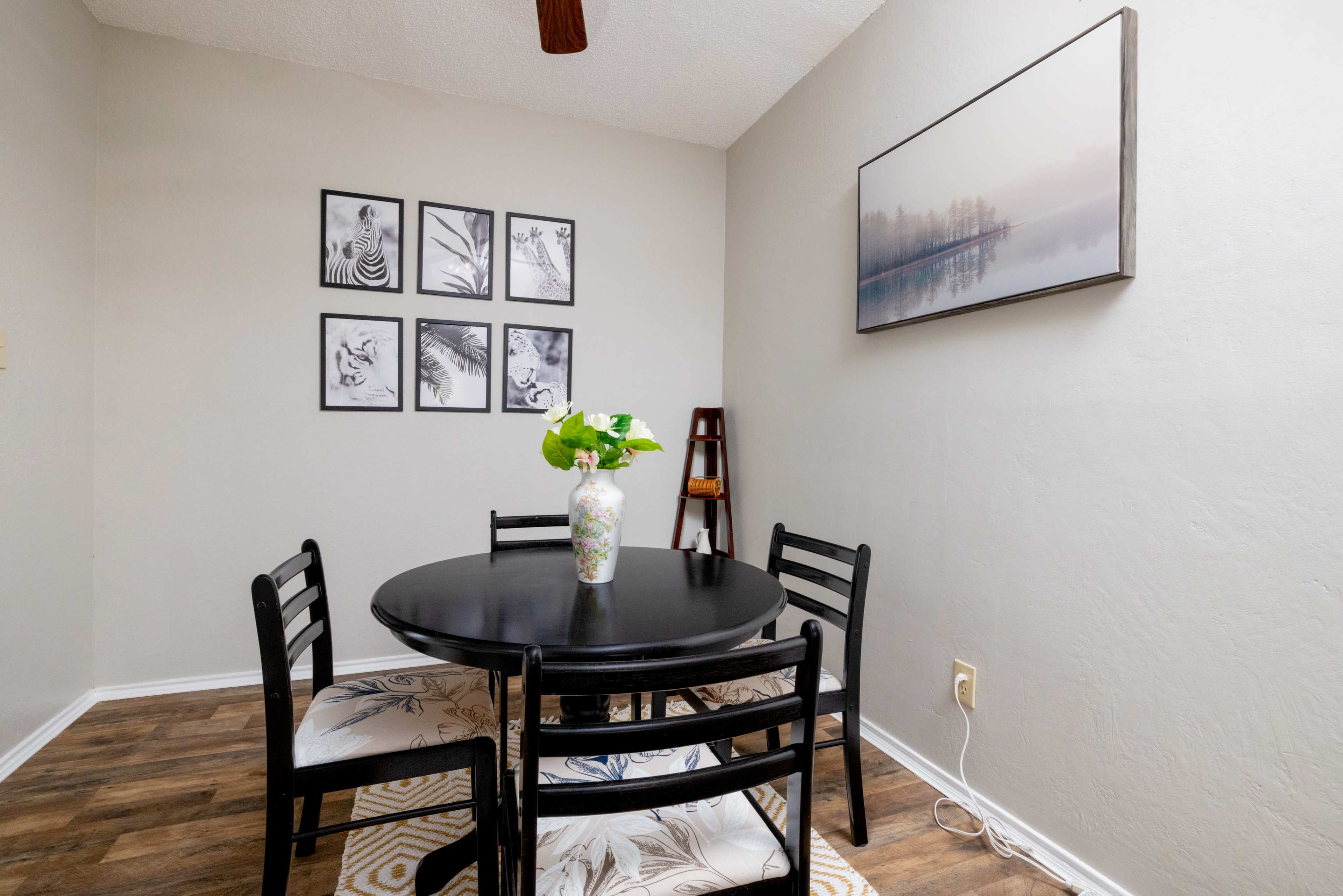 Private Duplex Retreat | Minutes to DFW & Shops Image in Euless, Euless, TX