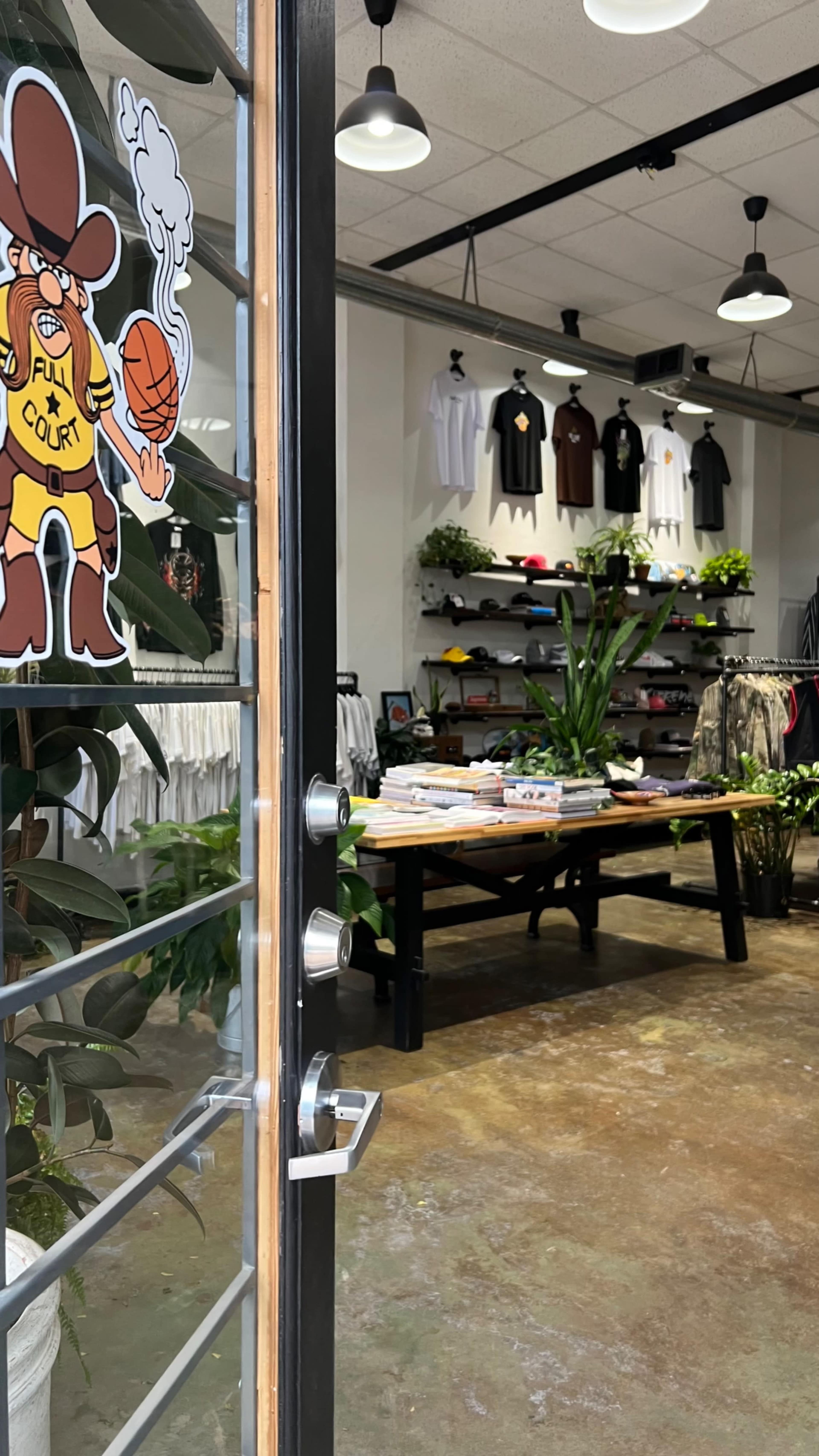 Montrose Retail Space with Soaring Ceilings & Immaculate Vibes Image in Montrose, Houston, TX