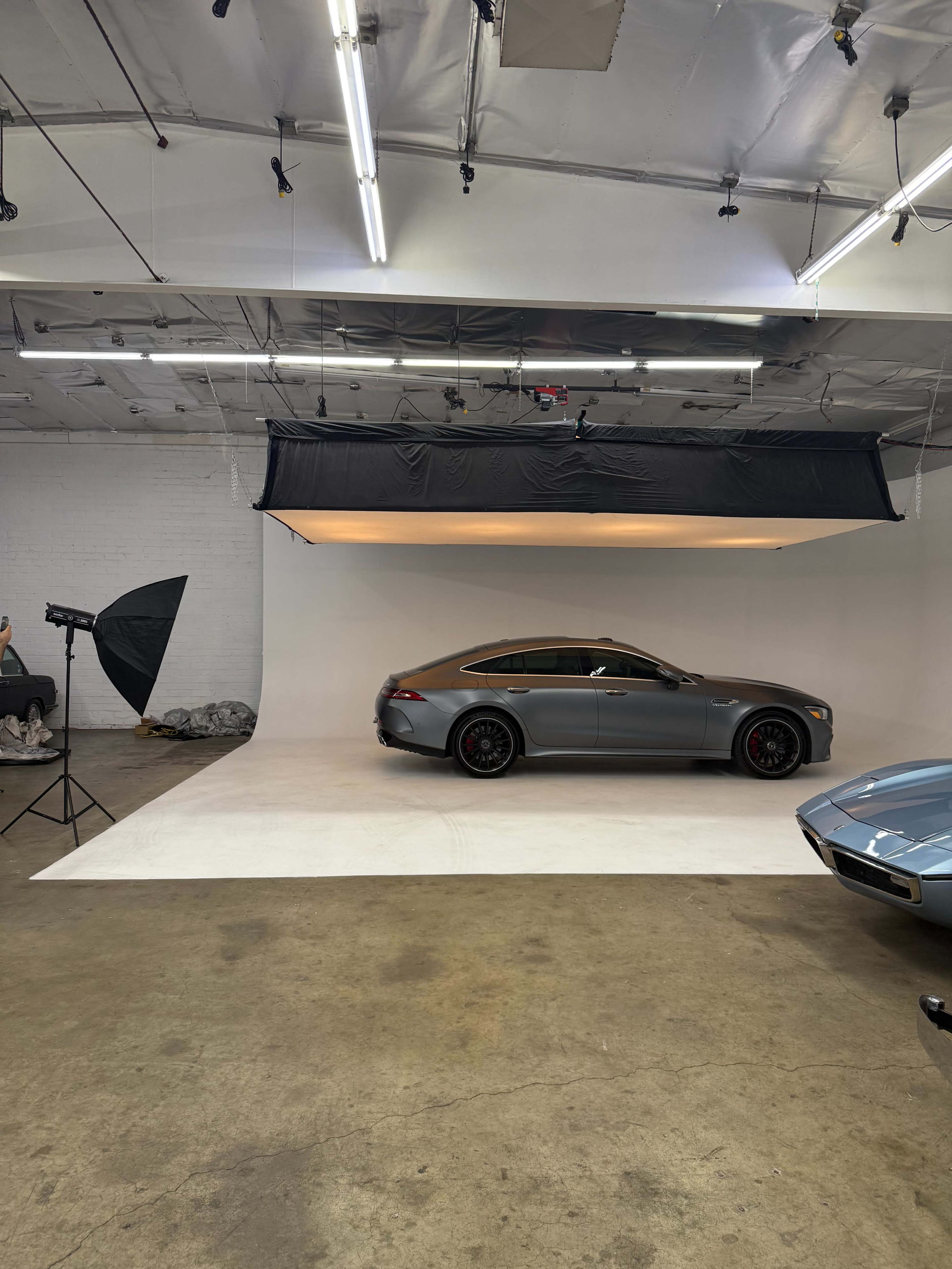 Photo Studio | Cyclorama Wall | Chimera F2 10 x 20 Lightbox Image in South Los Angeles, Los Angeles, CA