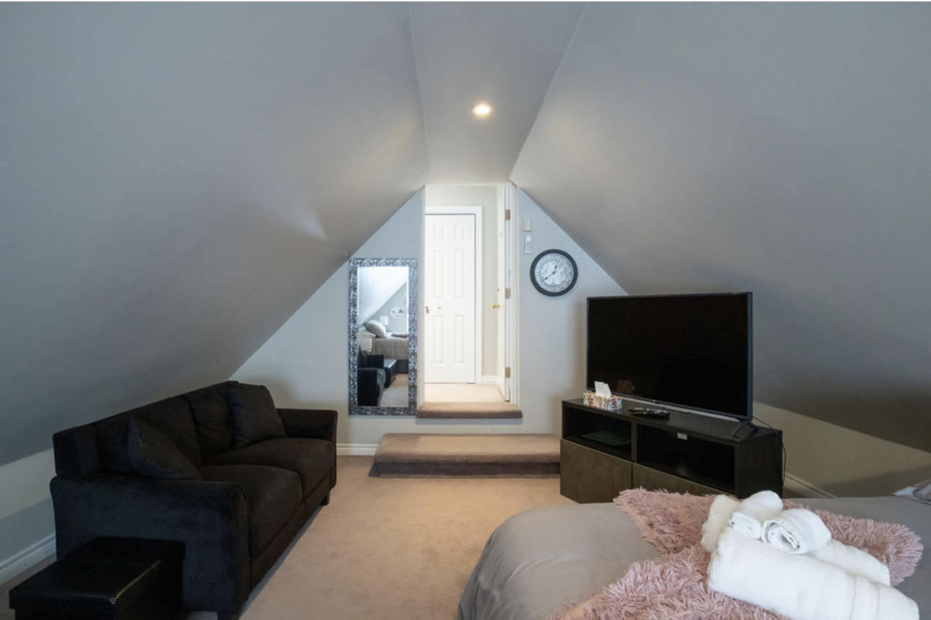 Lakefront House with 180 degree scenic views. Image in Stoney Creek, Stoney Creek, ON