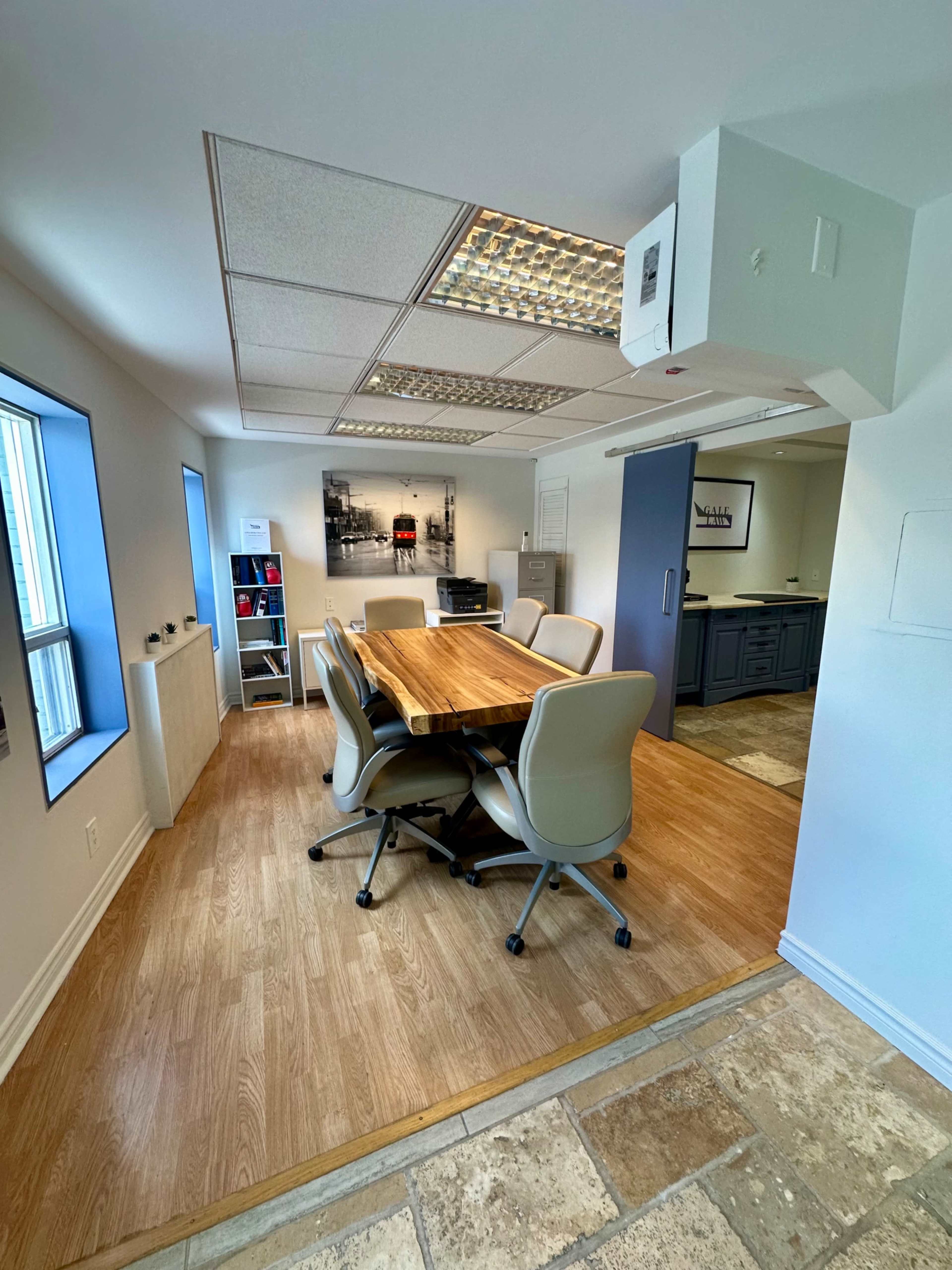 Urban midtown office space that can be used for meetings, making calls or filming Image in Englemount-Lawrence, Toronto, ON