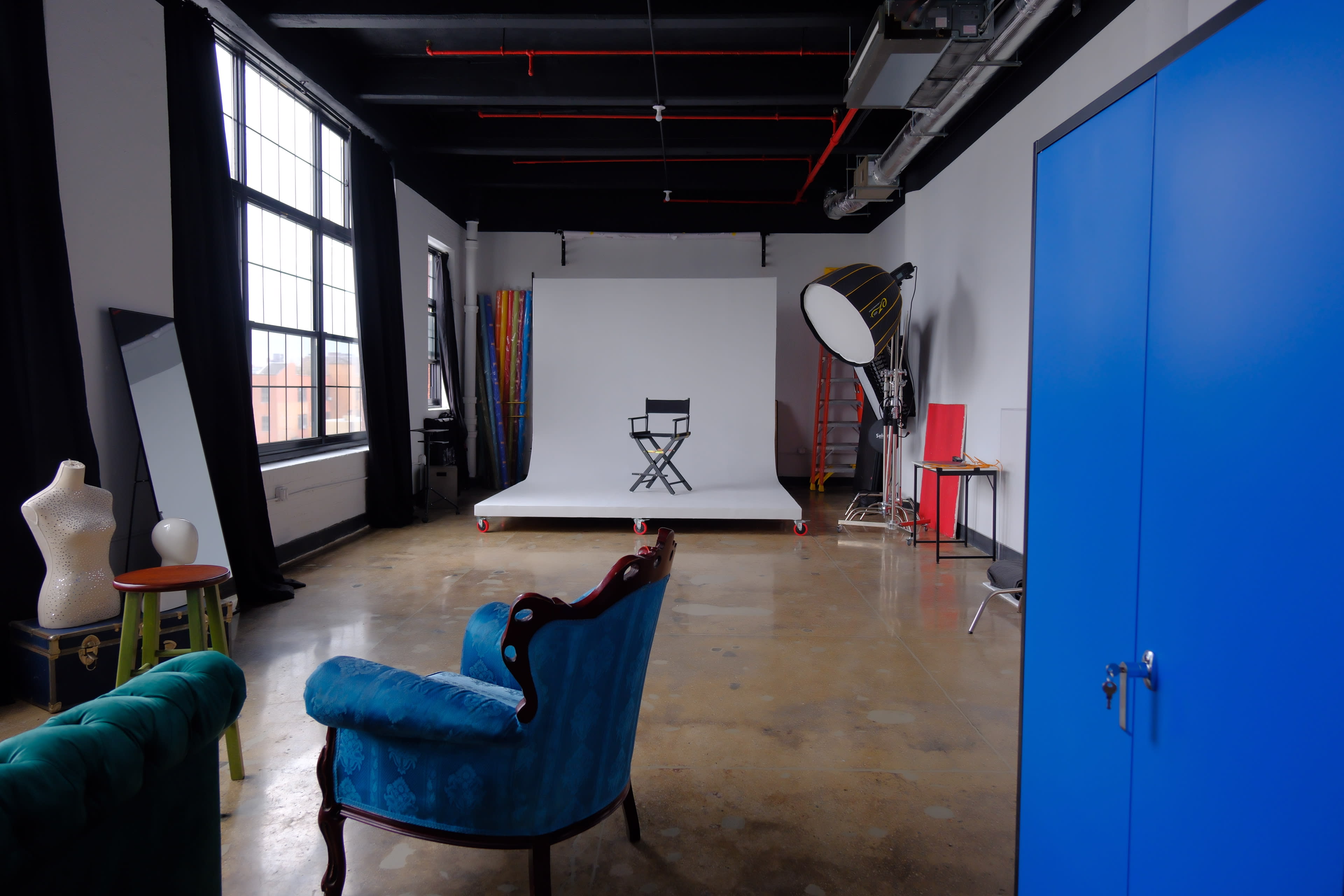 Daylight Studio with Movable Cyclorama and Blackout Option Image in Bushwick, Brooklyn, NY