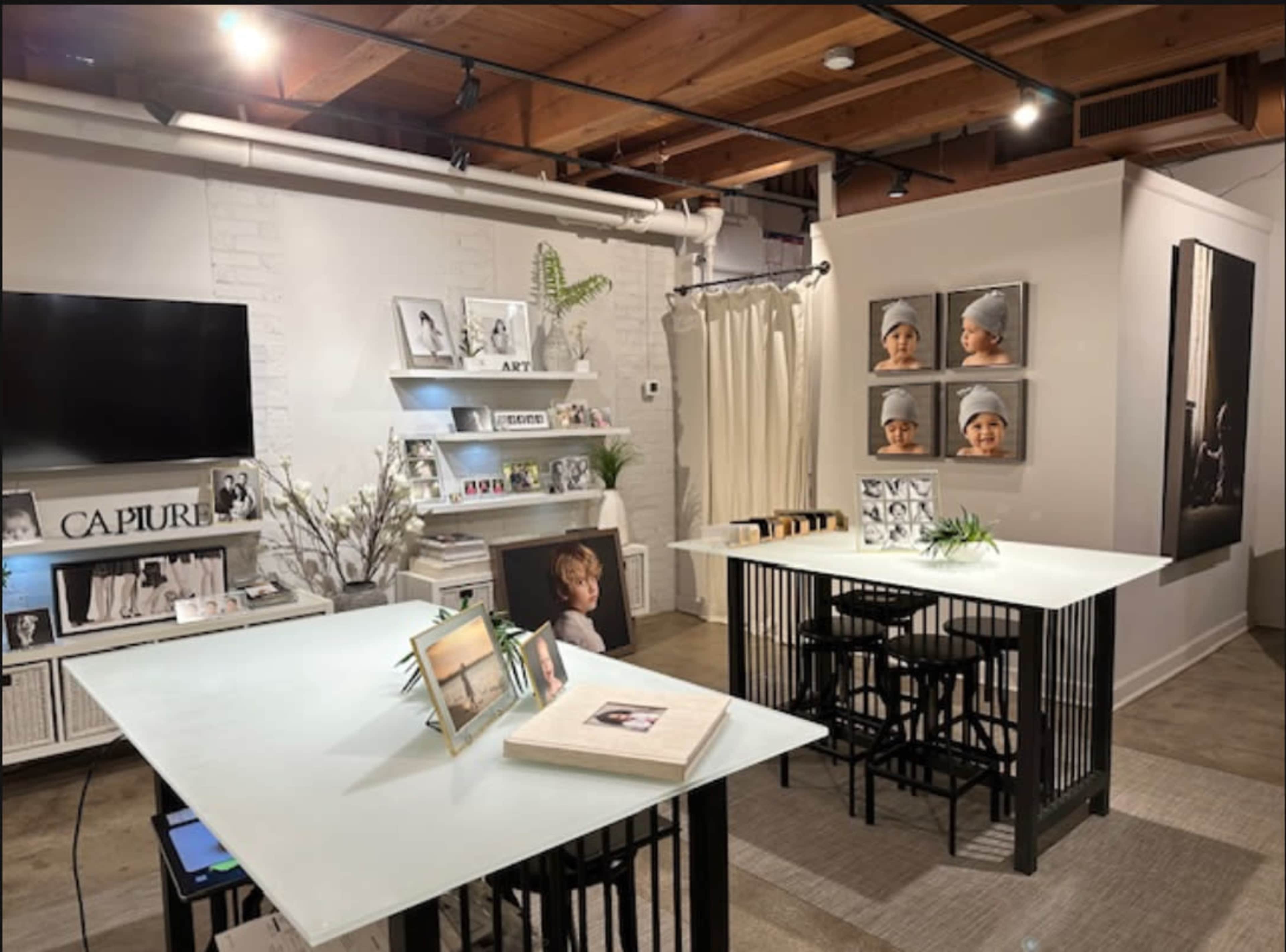 Trendy Office Meeting Studio in Winnetka, IL Image in New Trier Township, Winnetka, IL