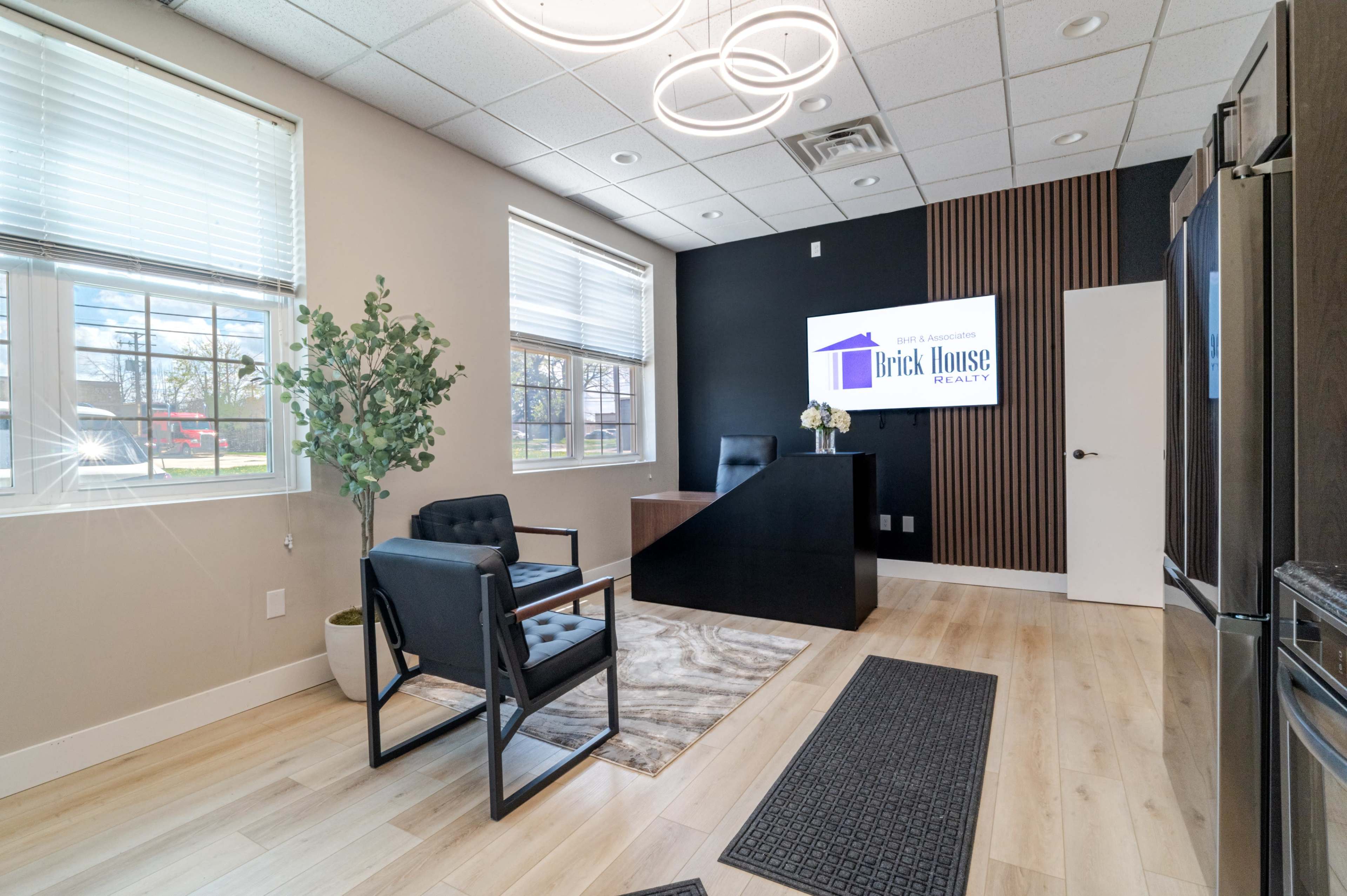 Professional office building Image in Bedford Heights, Bedford Heights, OH