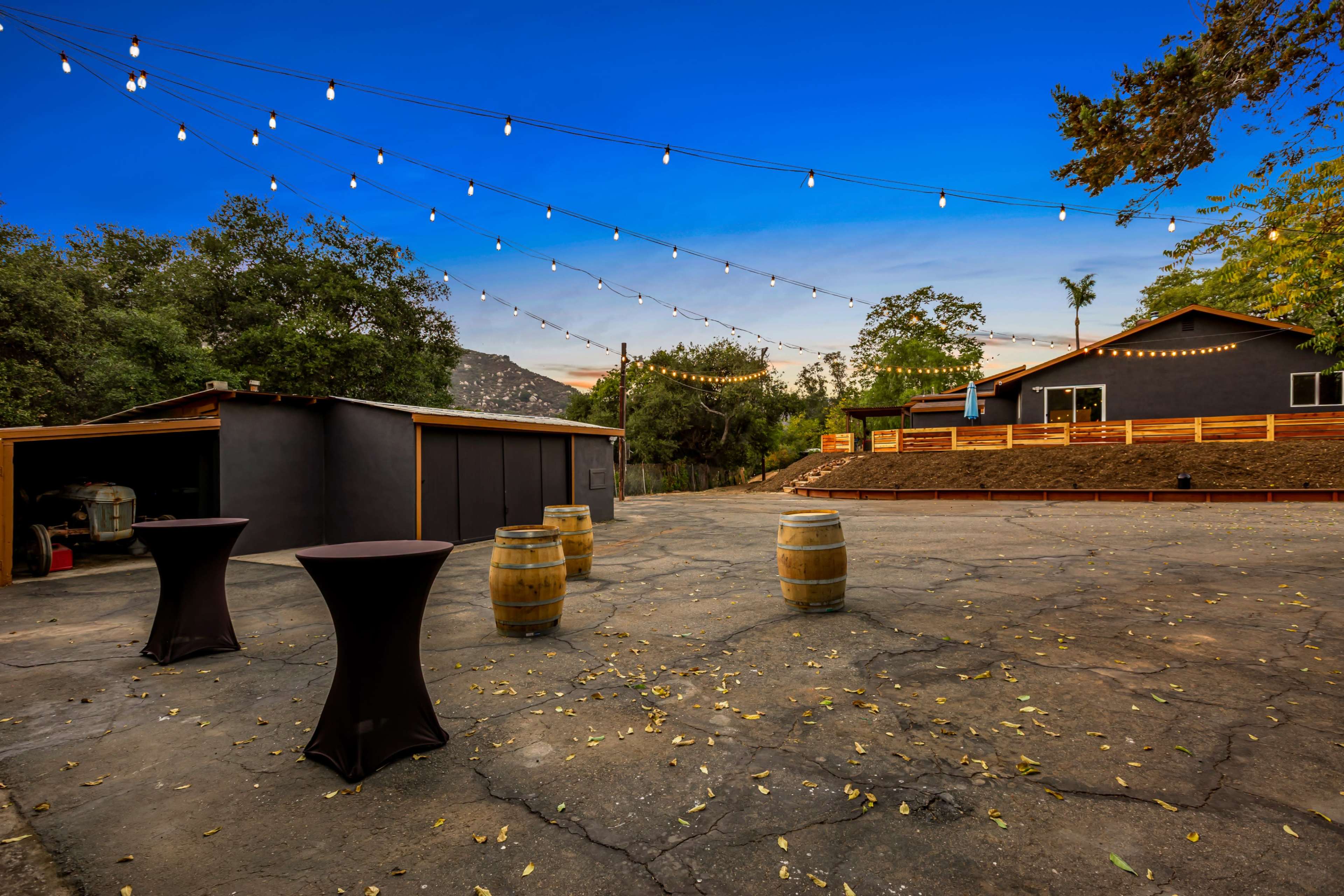 The Yellow Rose Inn Image in North Ridge, Escondido, CA