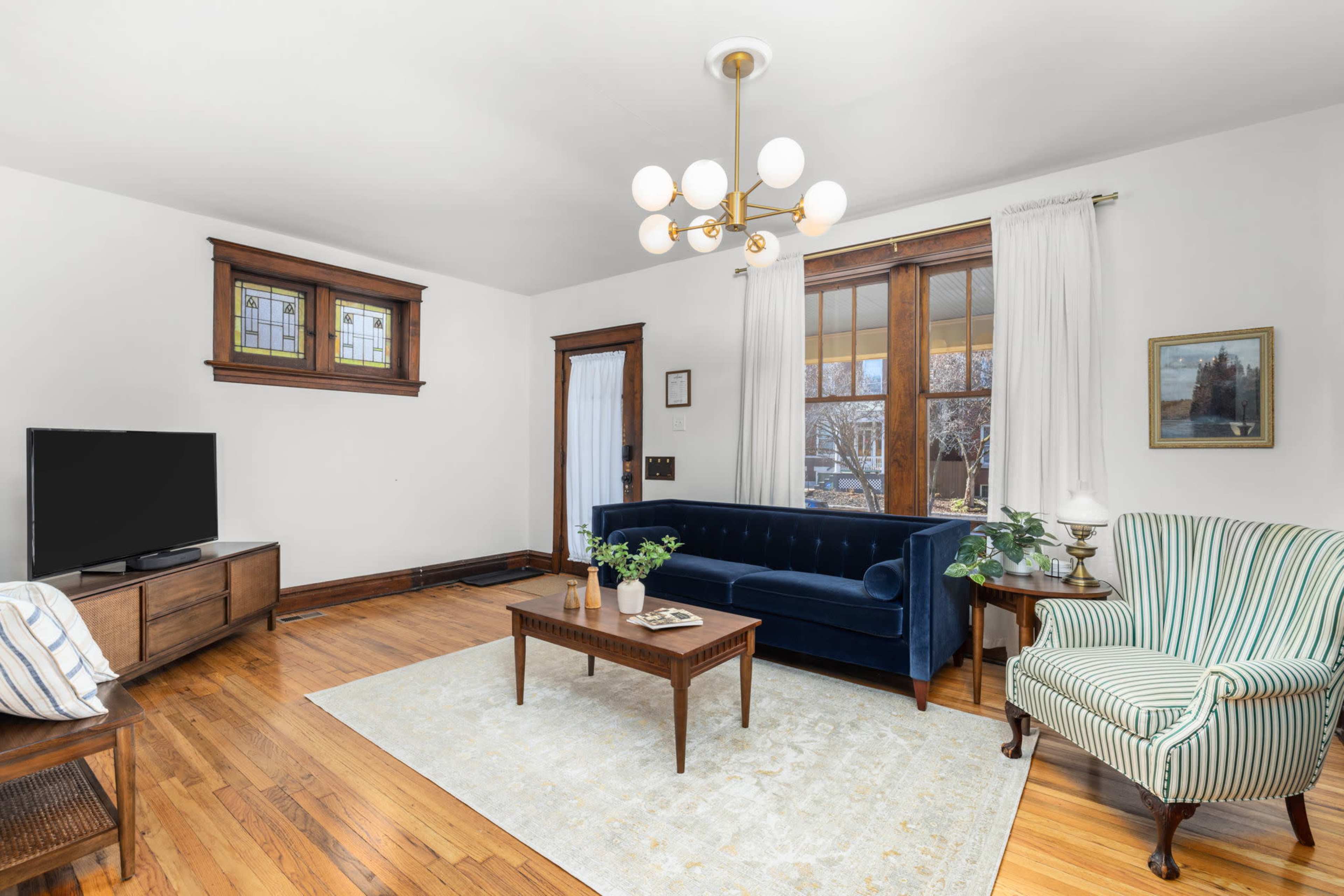 Light-Filled Vintage Apartment Image in McKinley Heights, St. Louis, MO
