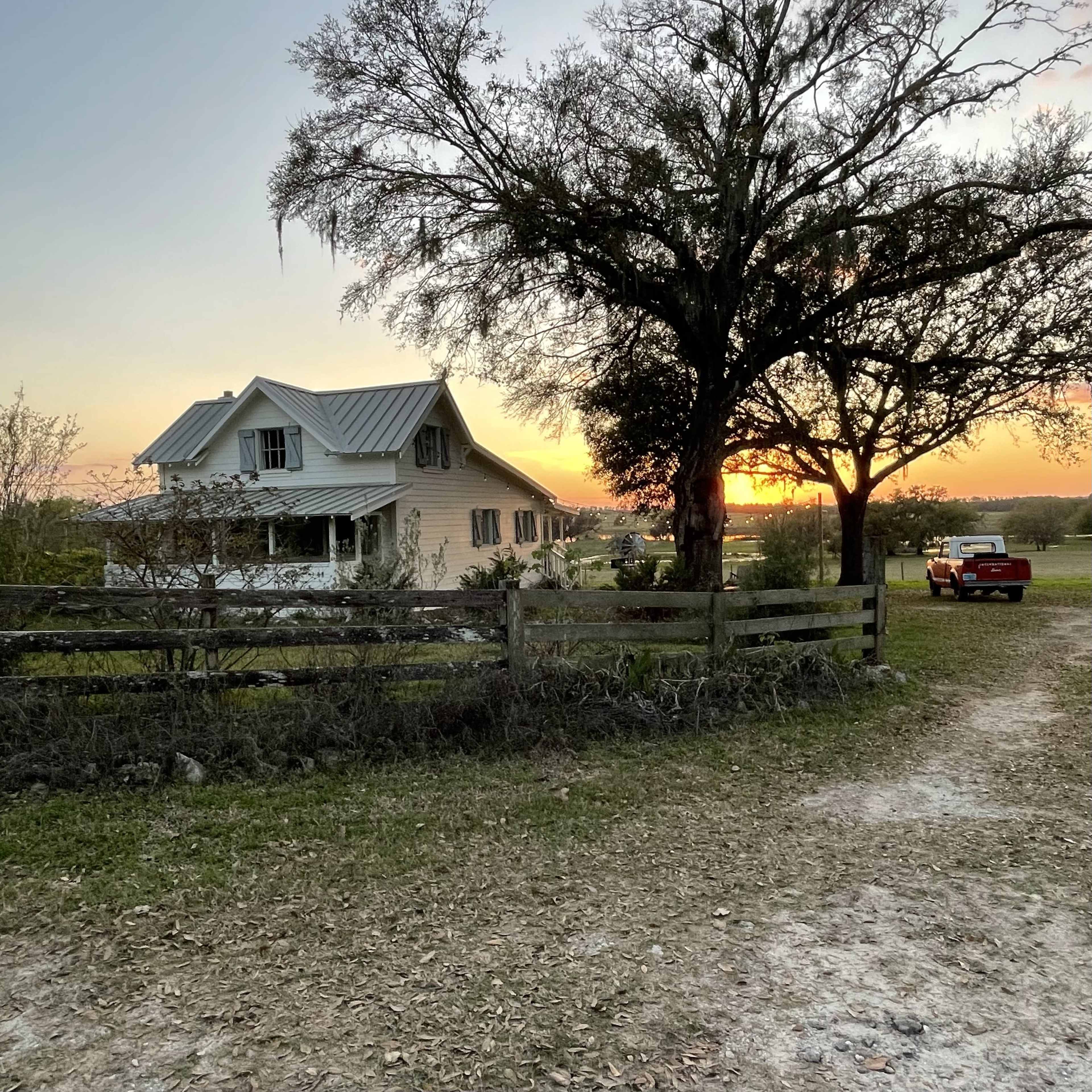 1800’s Rustic Farmhouse on 20 acres- Dade City Image in , Dade City, FL