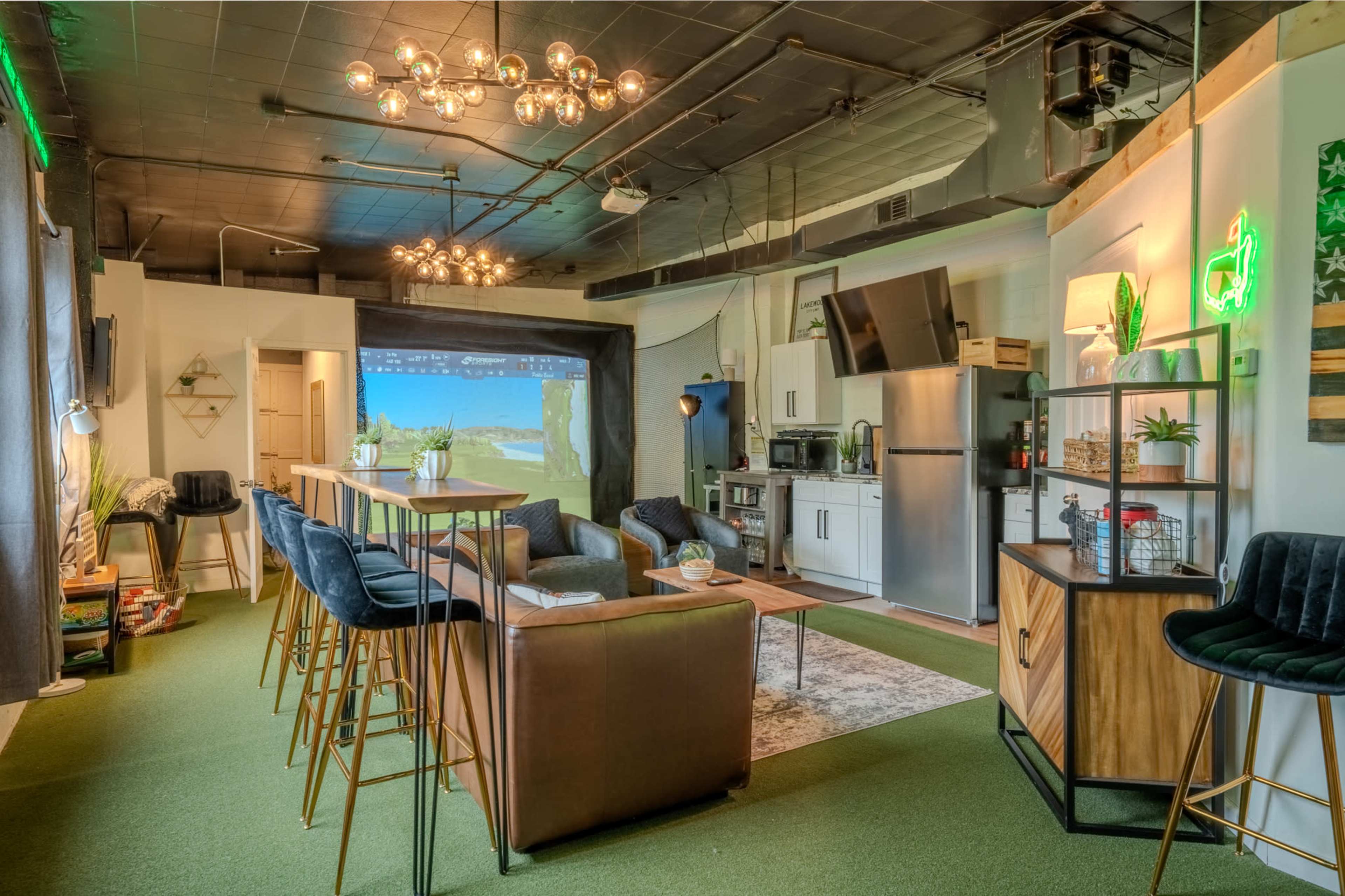 Golf Simulator Stay in the Heart of Lakewood Image in Lakewood, Lakewood, OH