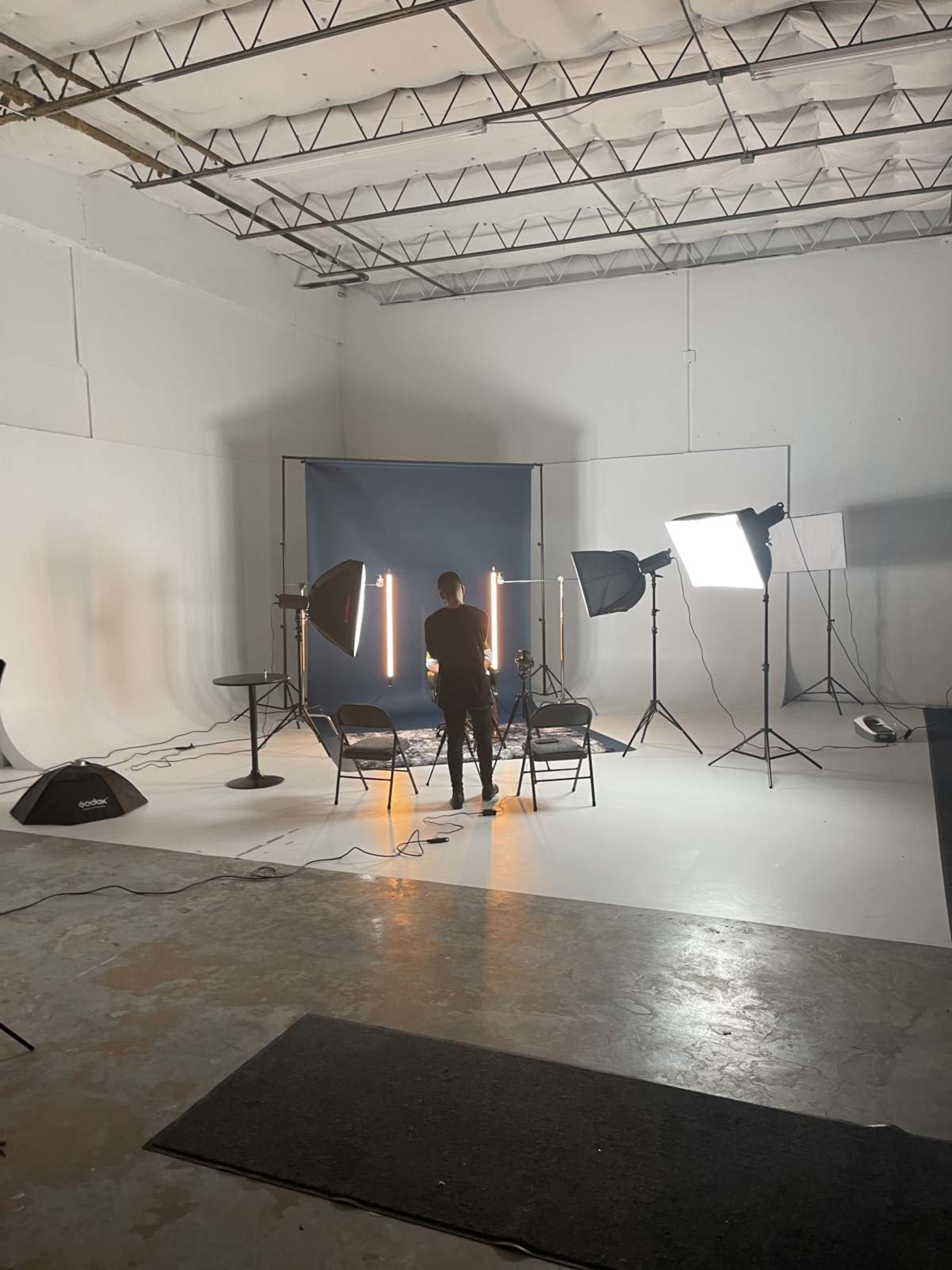 Minimalist 25x25 Cyc Wall Studio – Perfect for Photo & Video Image in Addison, Addison, TX
