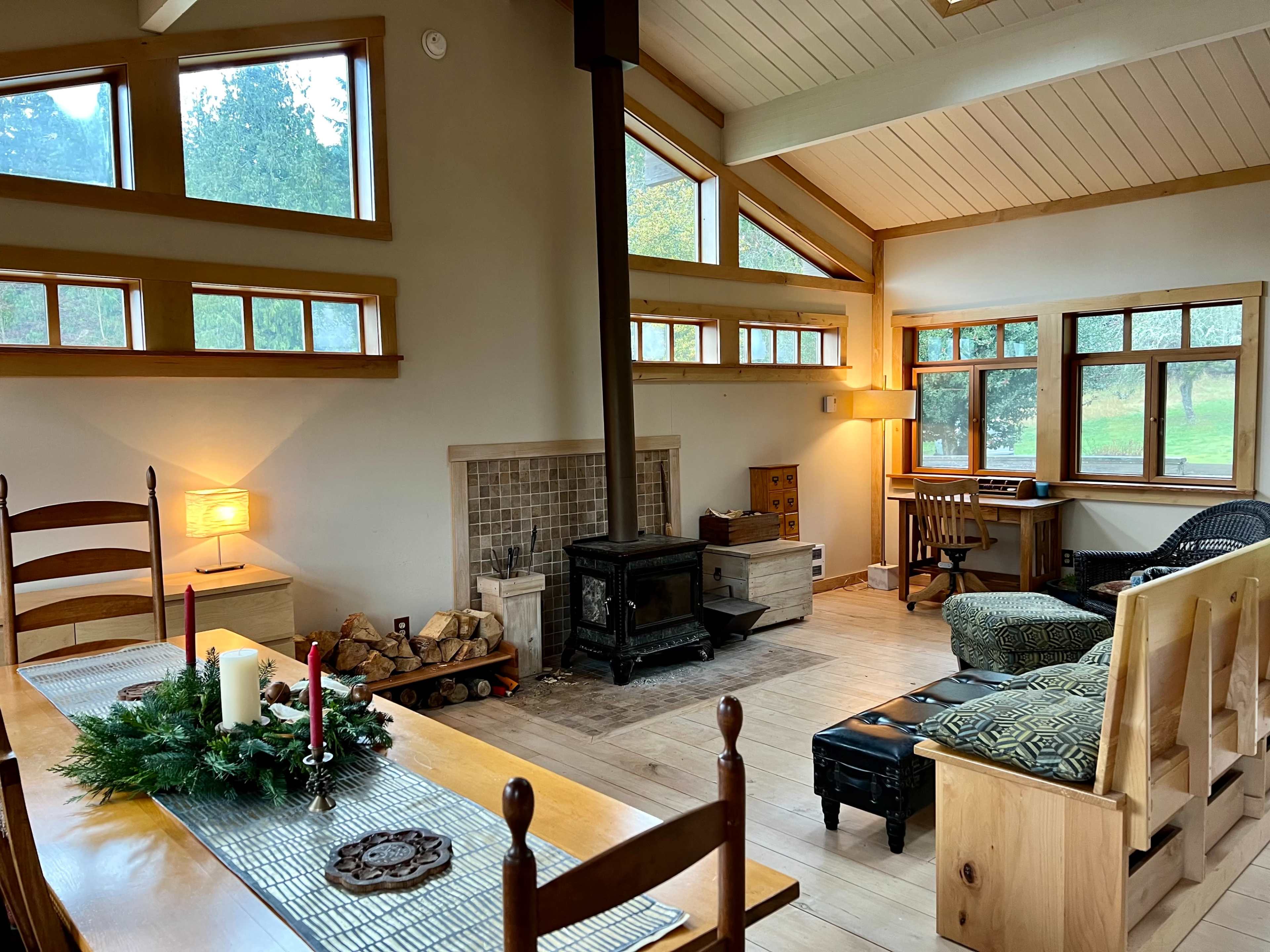 Farmhouse Gathering Space and Studio Retreat Image in Chain Lake, Snohomish, WA