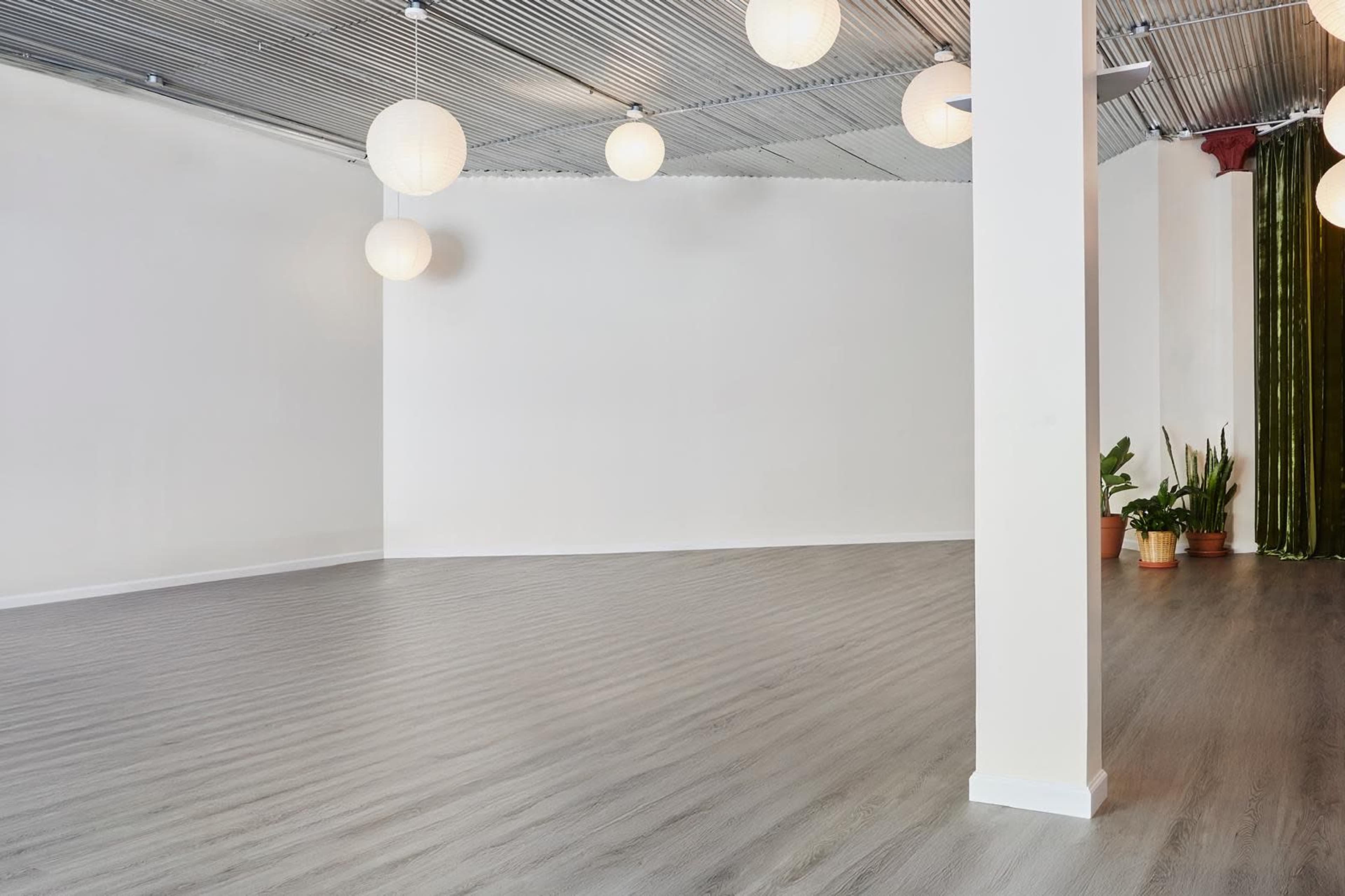 Open layout studio in Ridgewood Image in Ridgewood, Ridgewood, NY