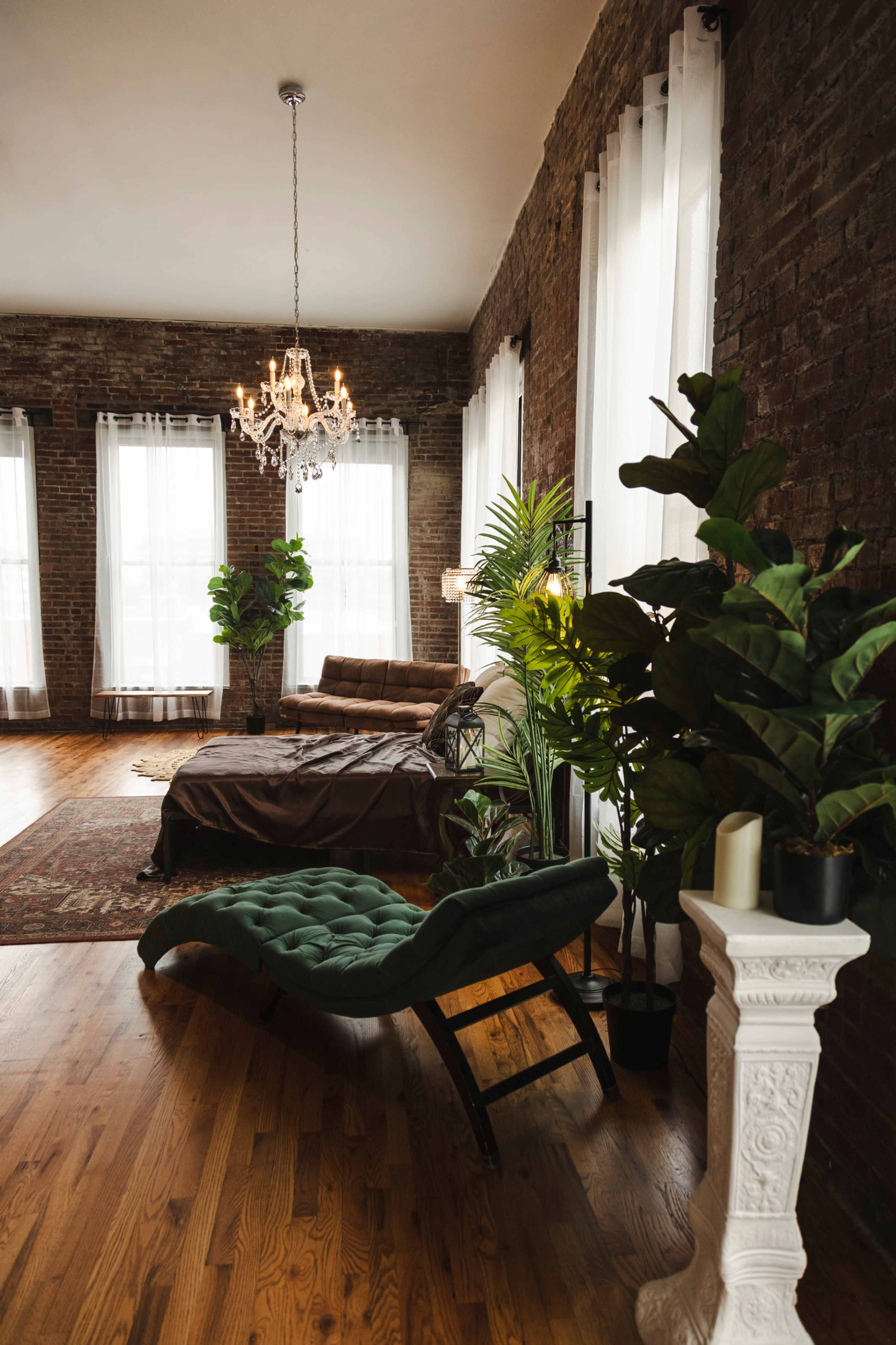 Elegant Photography Studio w/ Natural Light & Blackout Shades Image in River Market, Kansas City, MO