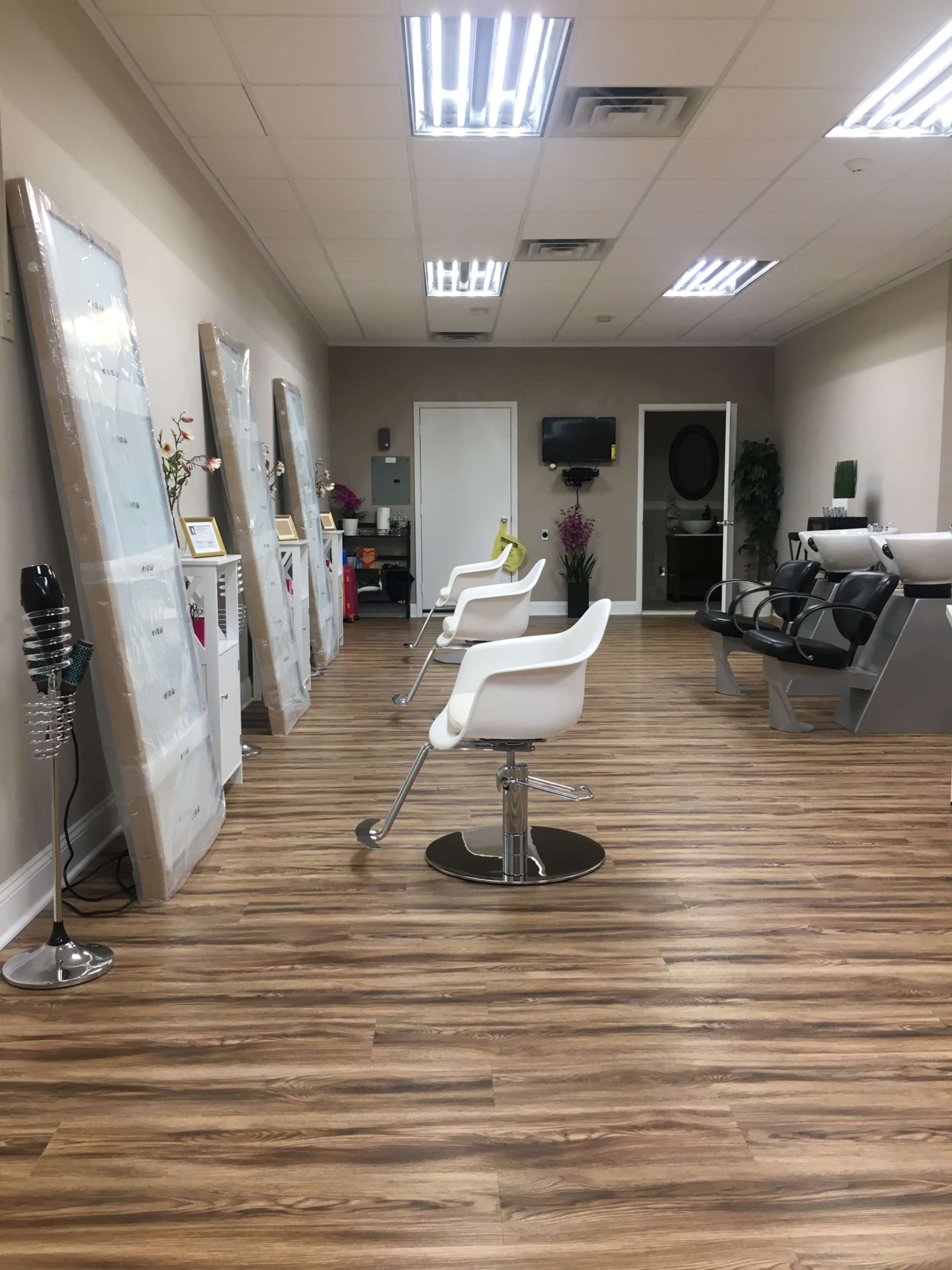 Hair salon / boutique /good safe neighborhood Image in Clifton, Clifton, NJ