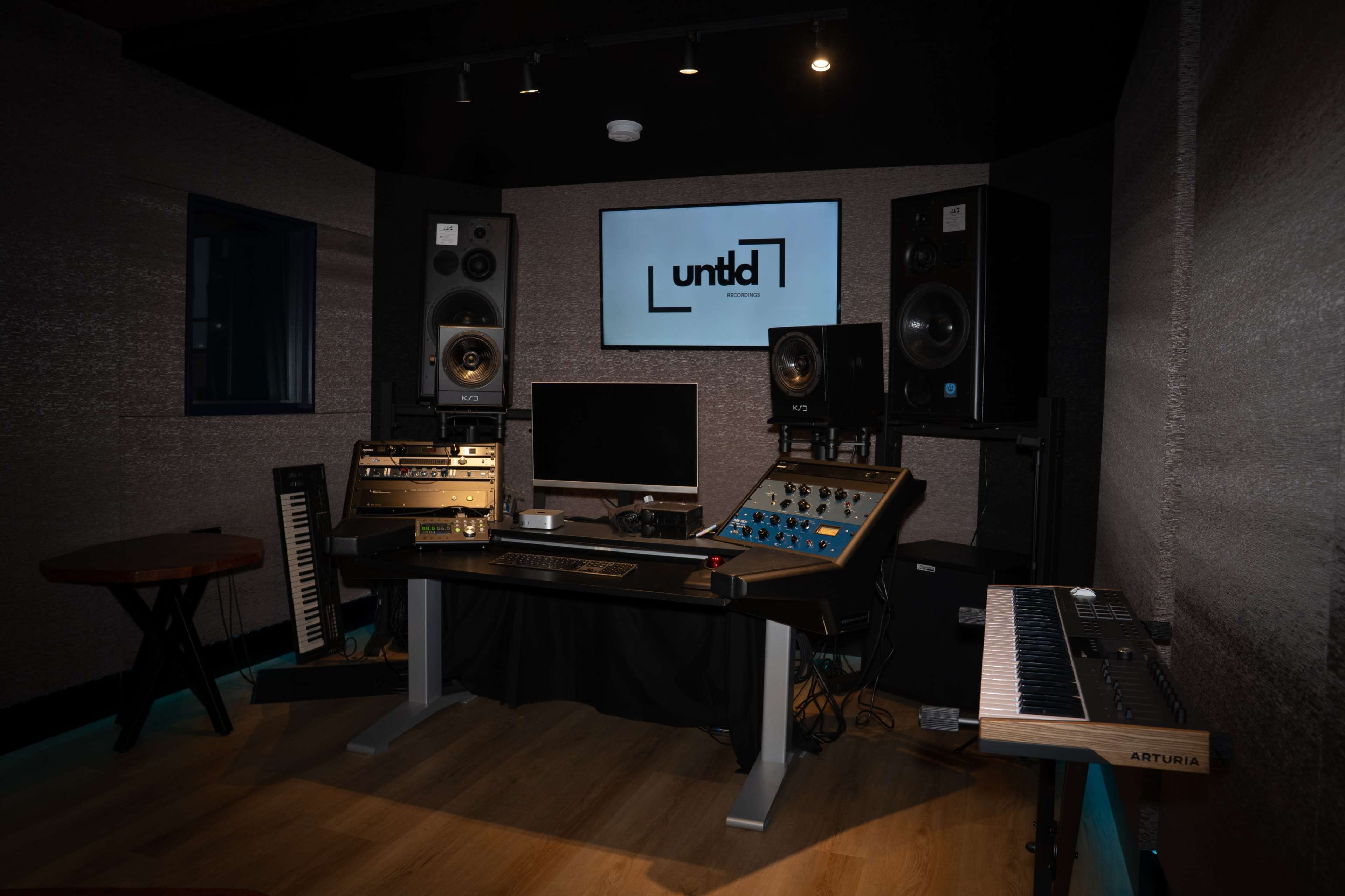 Industry-Level Recording Studio in Westside LA Image in Sunset Park, Santa Monica, CA