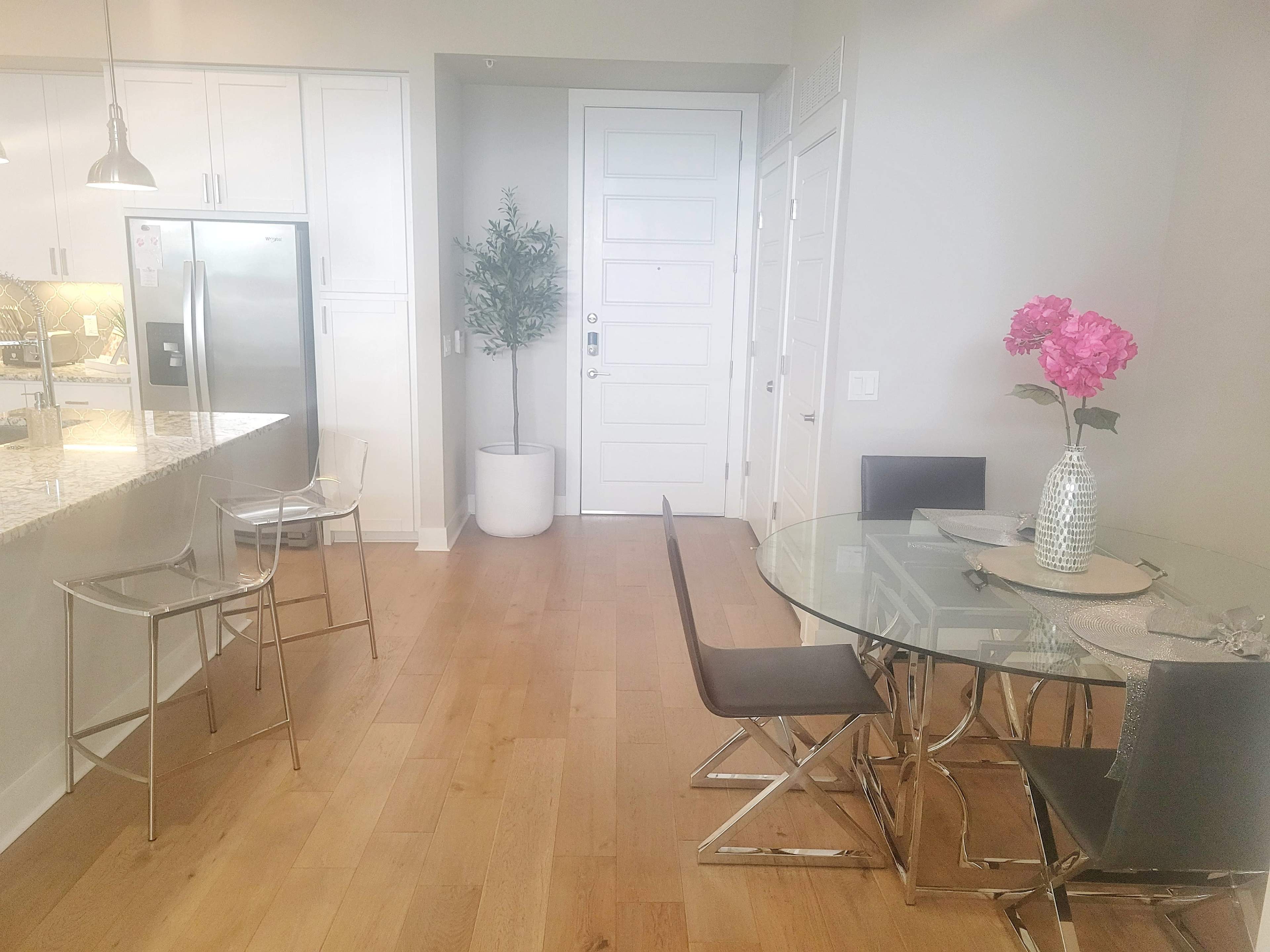 Luxurious, Modern Kitchen &/or Office Space + Pool Image in Desert View Village, Phoenix, AZ