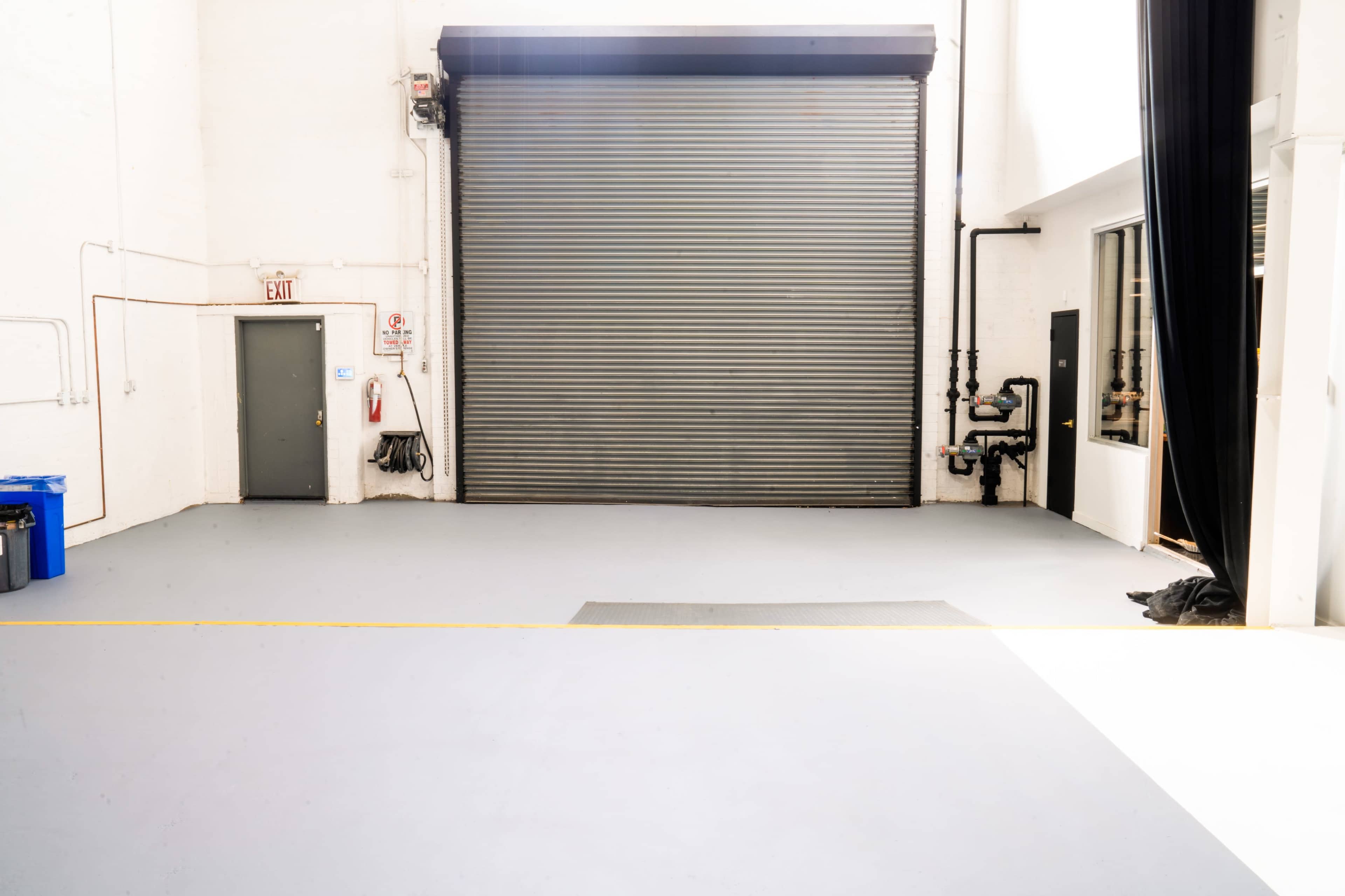 SPACIOUS PRODUCTION STUDIO WITH LARGE CYCLORAMA IN GOWANUS, BROOKLYN Image in Gowanus, Brooklyn, NY