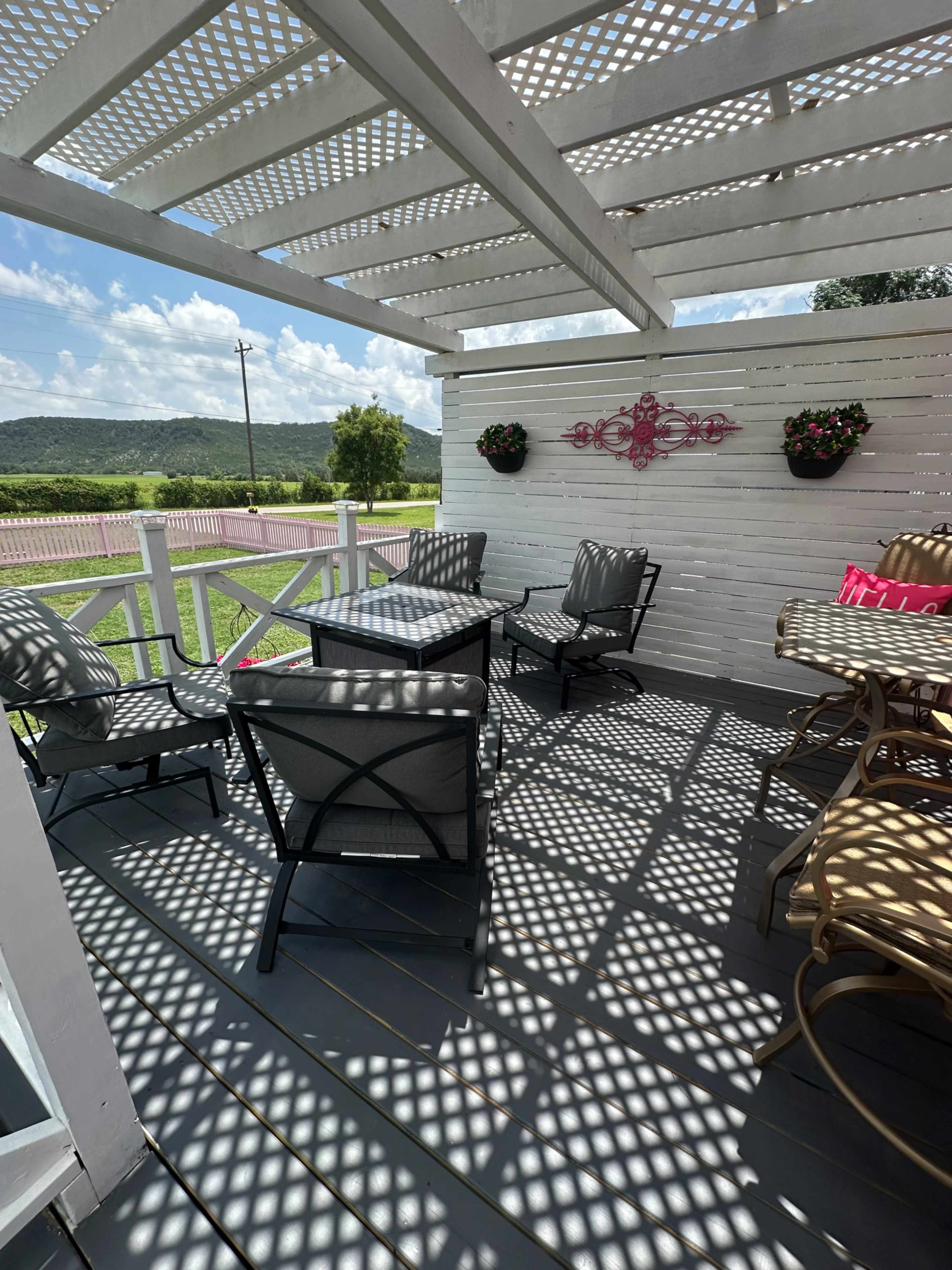 Cozy Pink Cottage near the Guadalupe River and shopping. Image in Canyon Lake, New Braunfels, TX