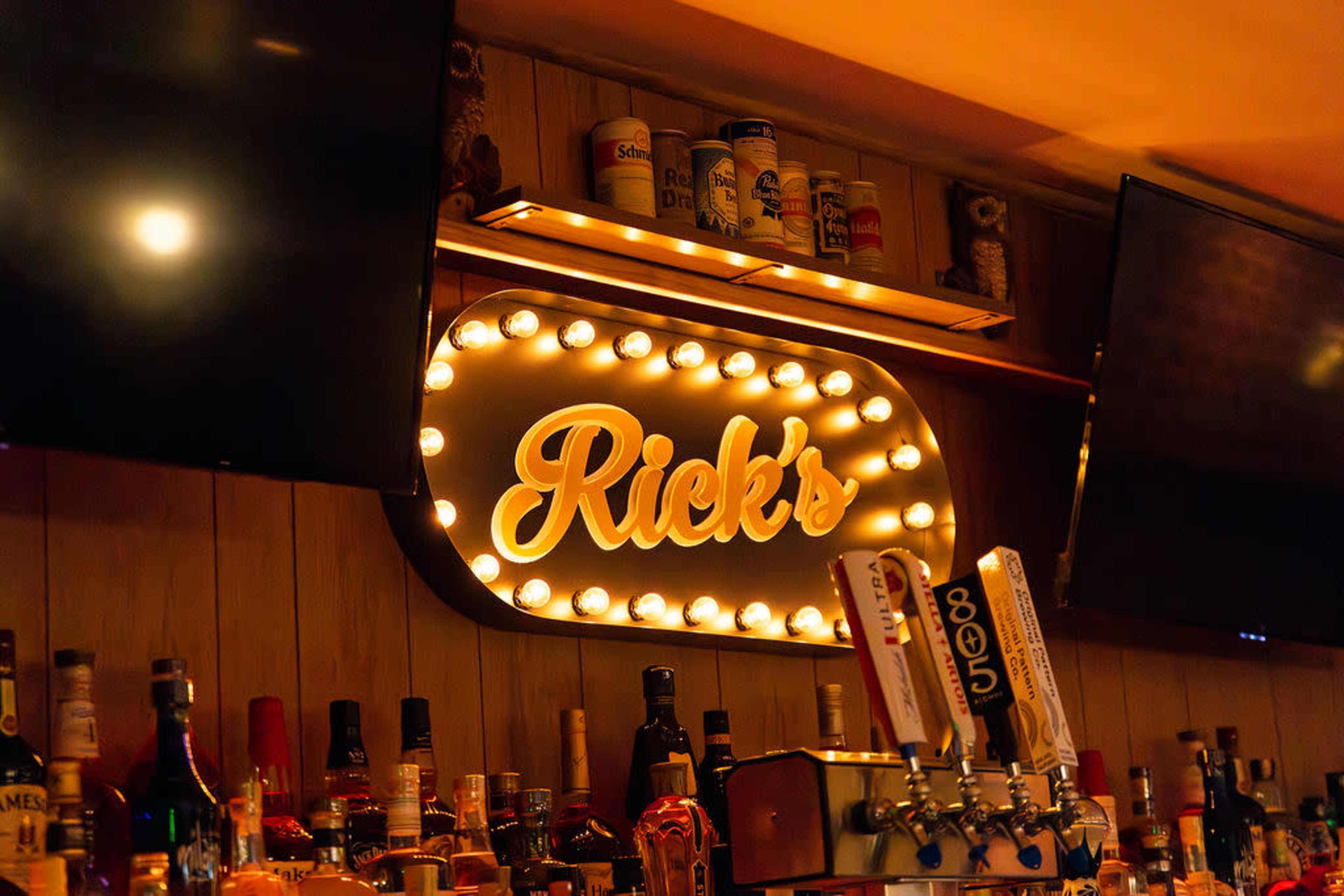 Full Buyout Rick's Retro 1970s-Themed Bar Image in Marina, San Francisco, CA
