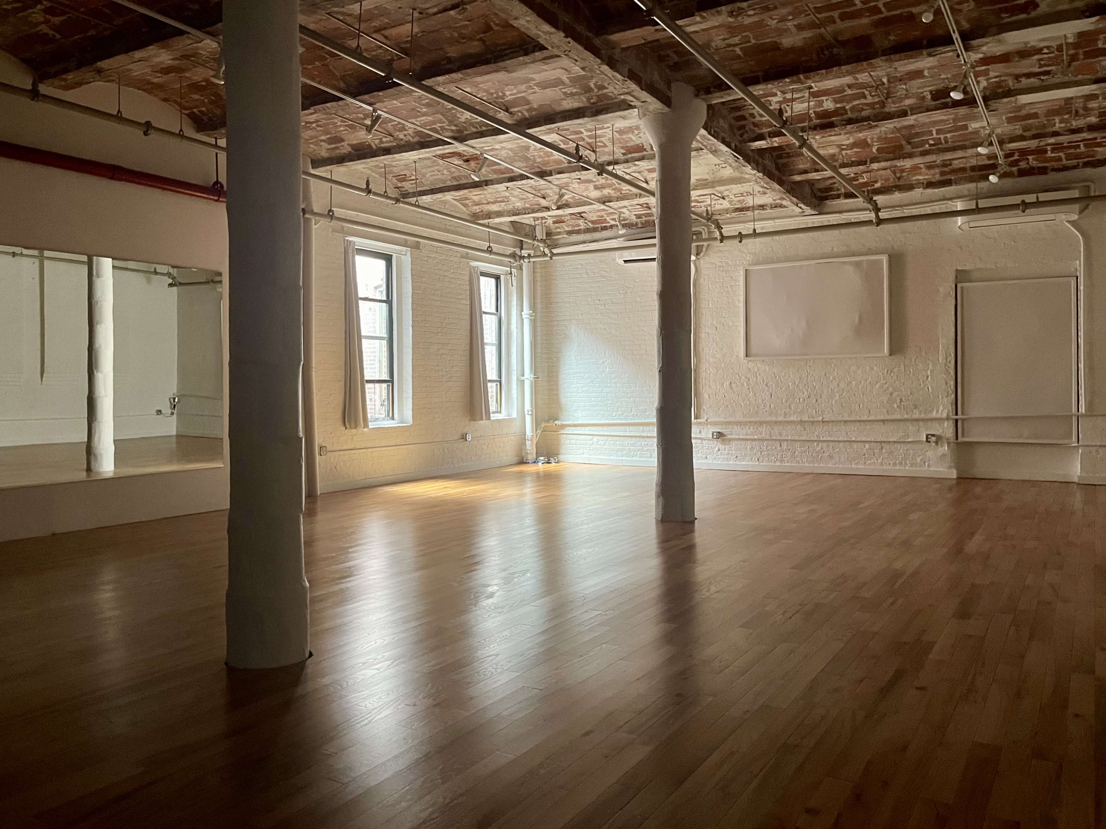 Beautiful, Large, Multi-Use Dumbo Loft Image in Dumbo, Brooklyn, NY