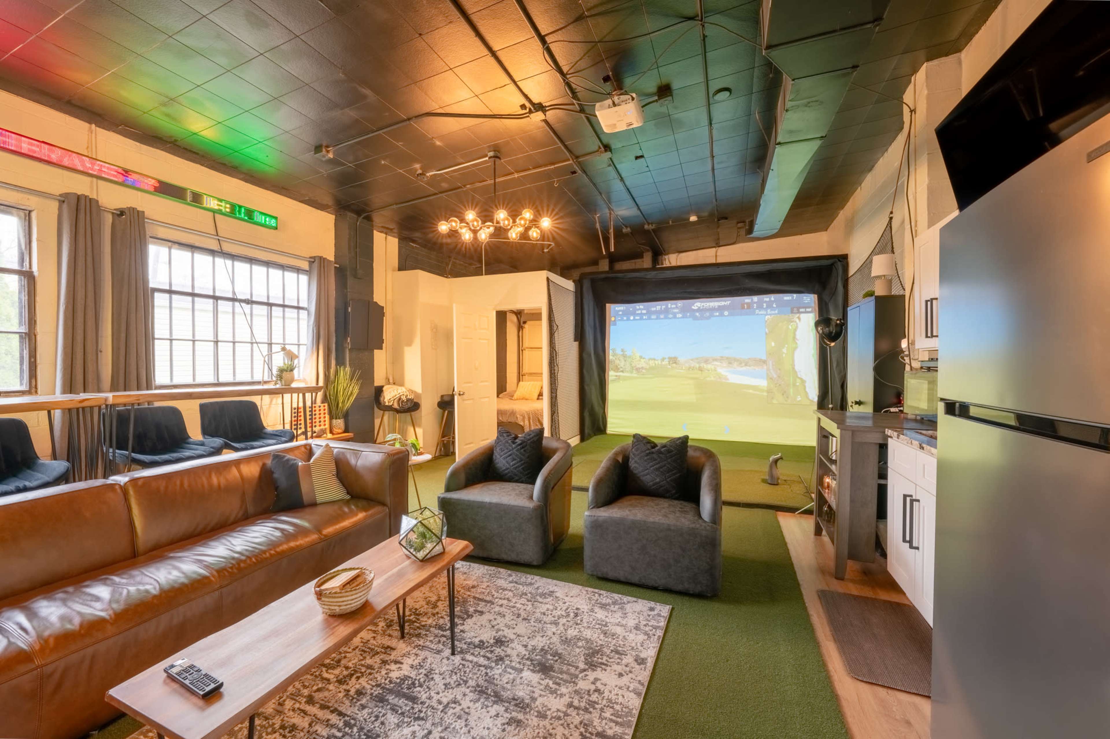 Golf Simulator Stay in the Heart of Lakewood Image in Lakewood, Lakewood, OH