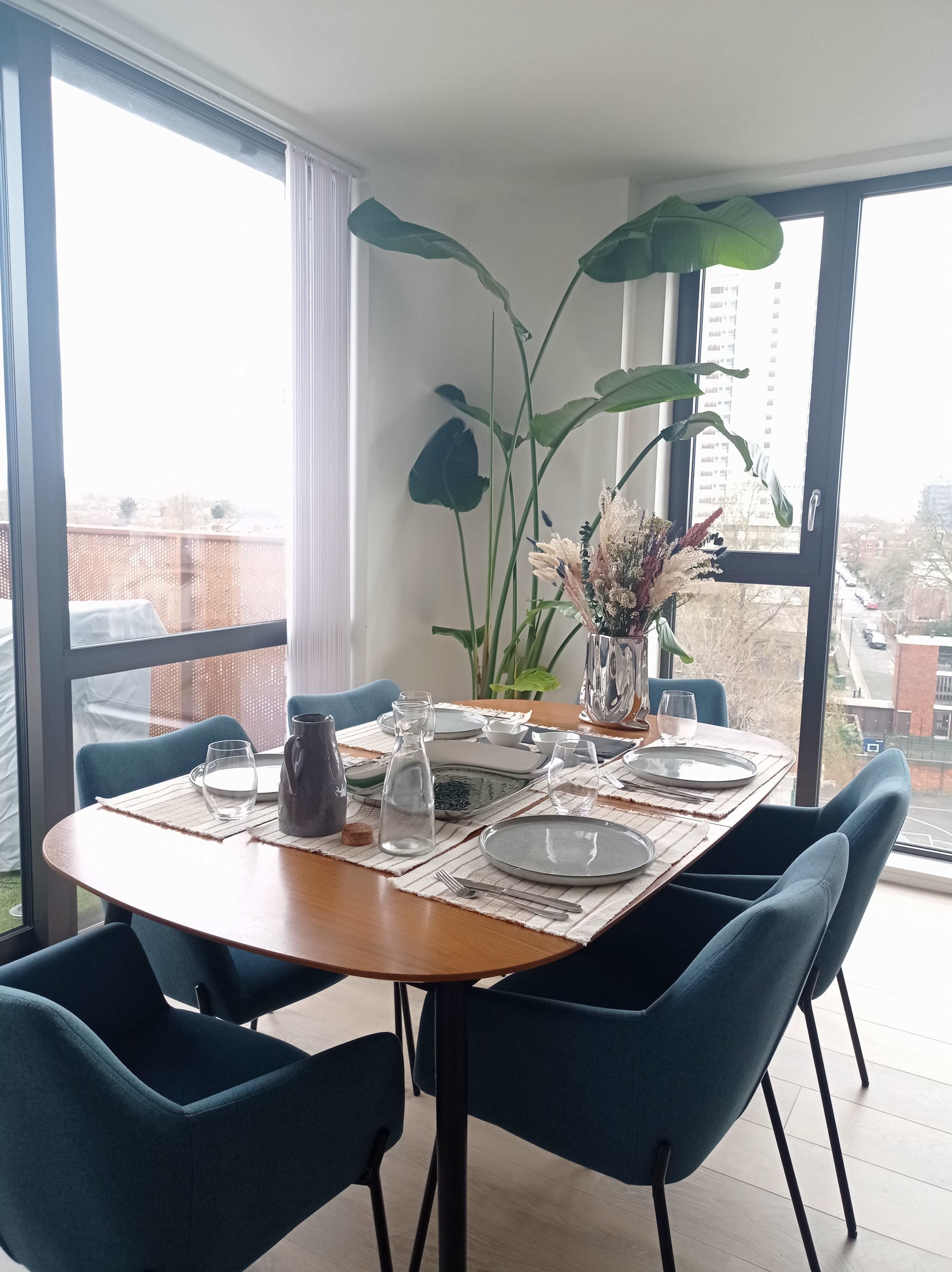 3 Bedroom apartment, full of natural light with modern and minimal style decoration. Image in Stratford, London, ENG