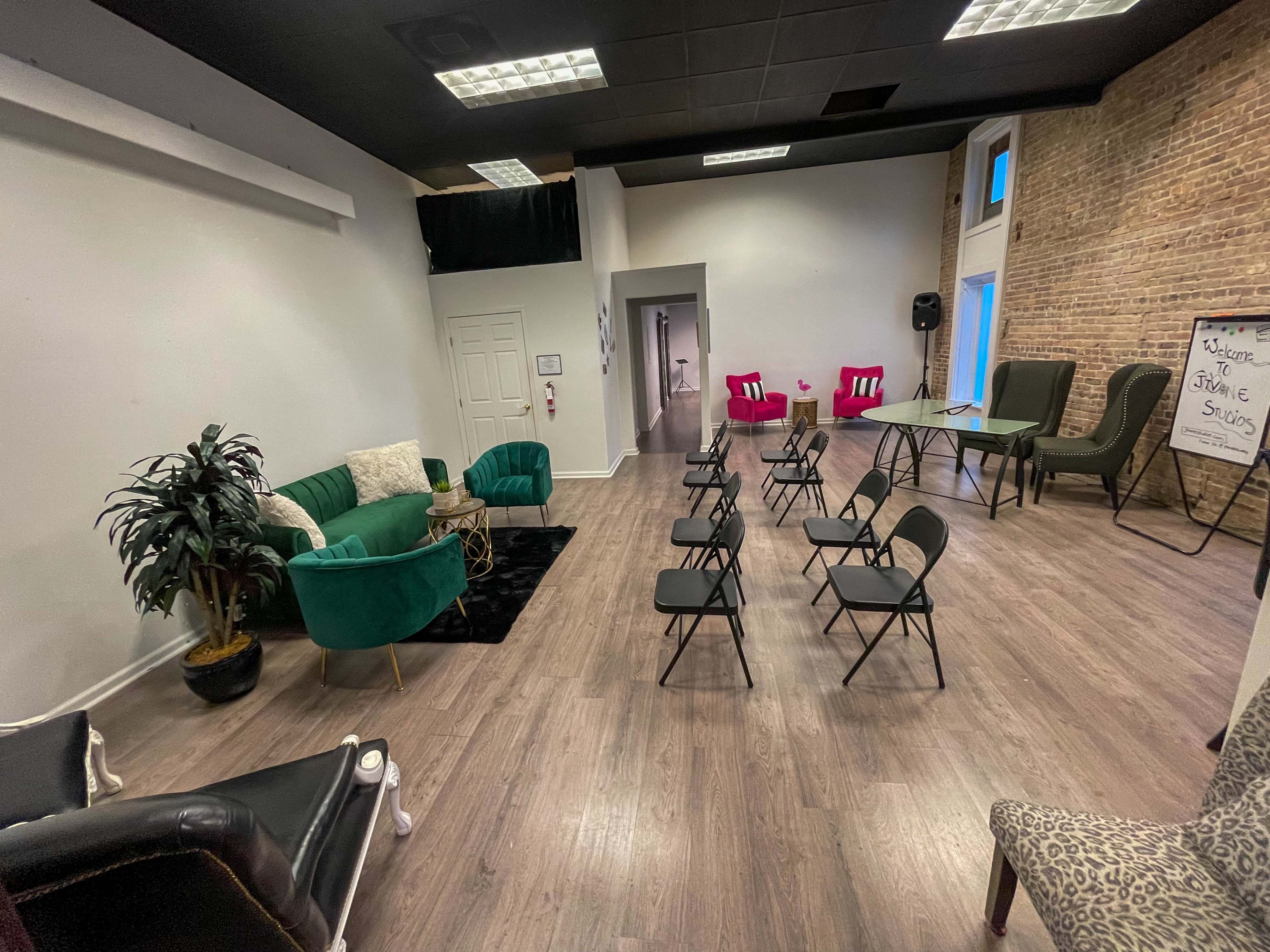 Historical Downtown City Studio by IAH Airpot Image in Humble, humble, TX
