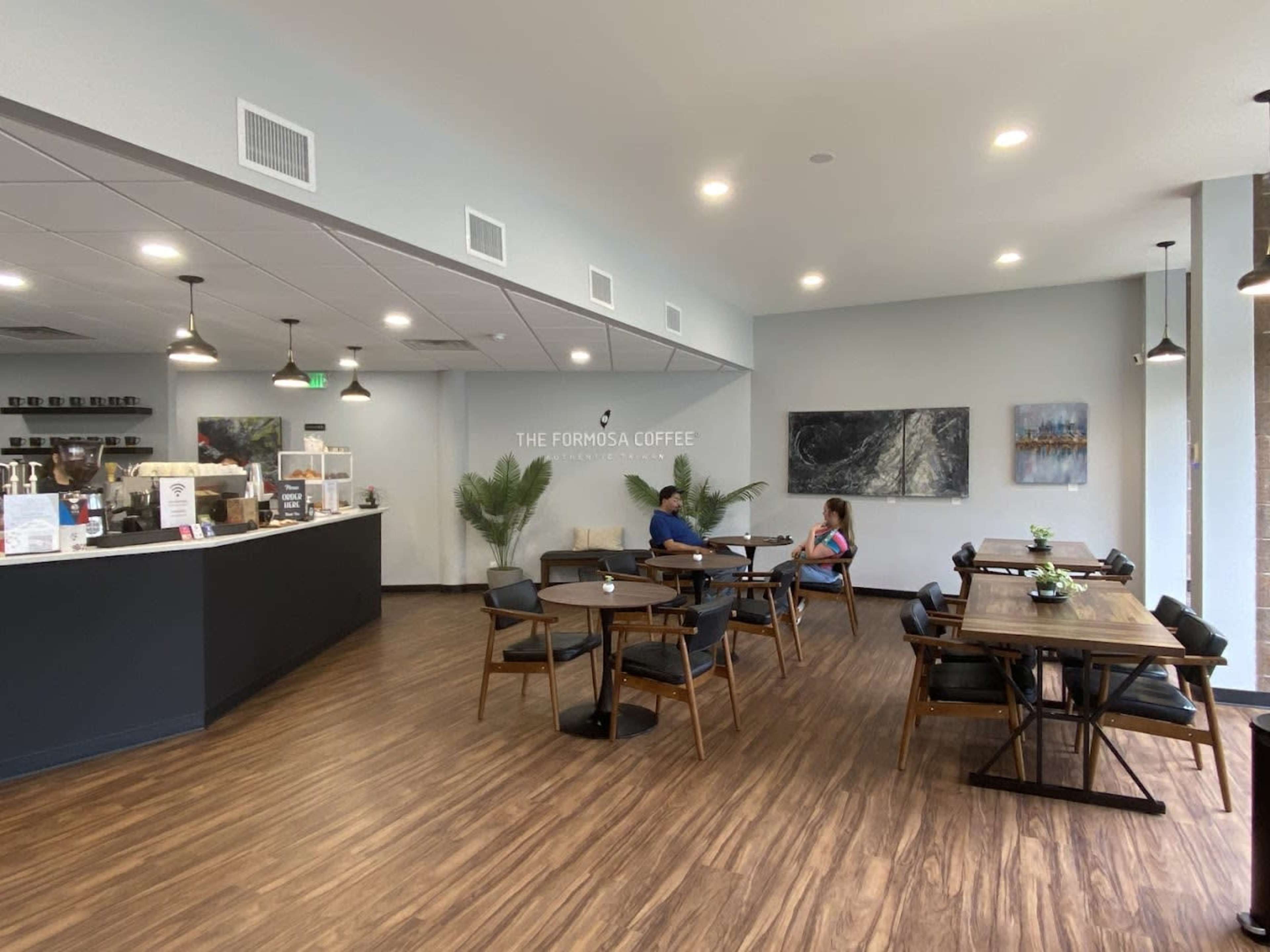 Spacious suburban Taiwanese coffee shop. Image in Eastchester, Scarsdale, NY