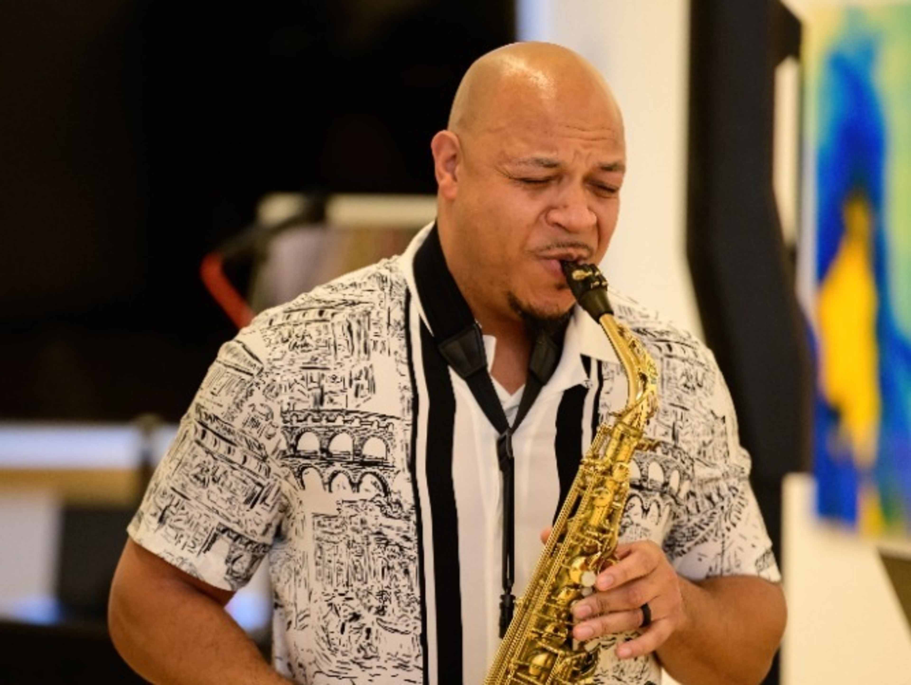 Live Saxophonist Experience (Eddie K. Jr.)