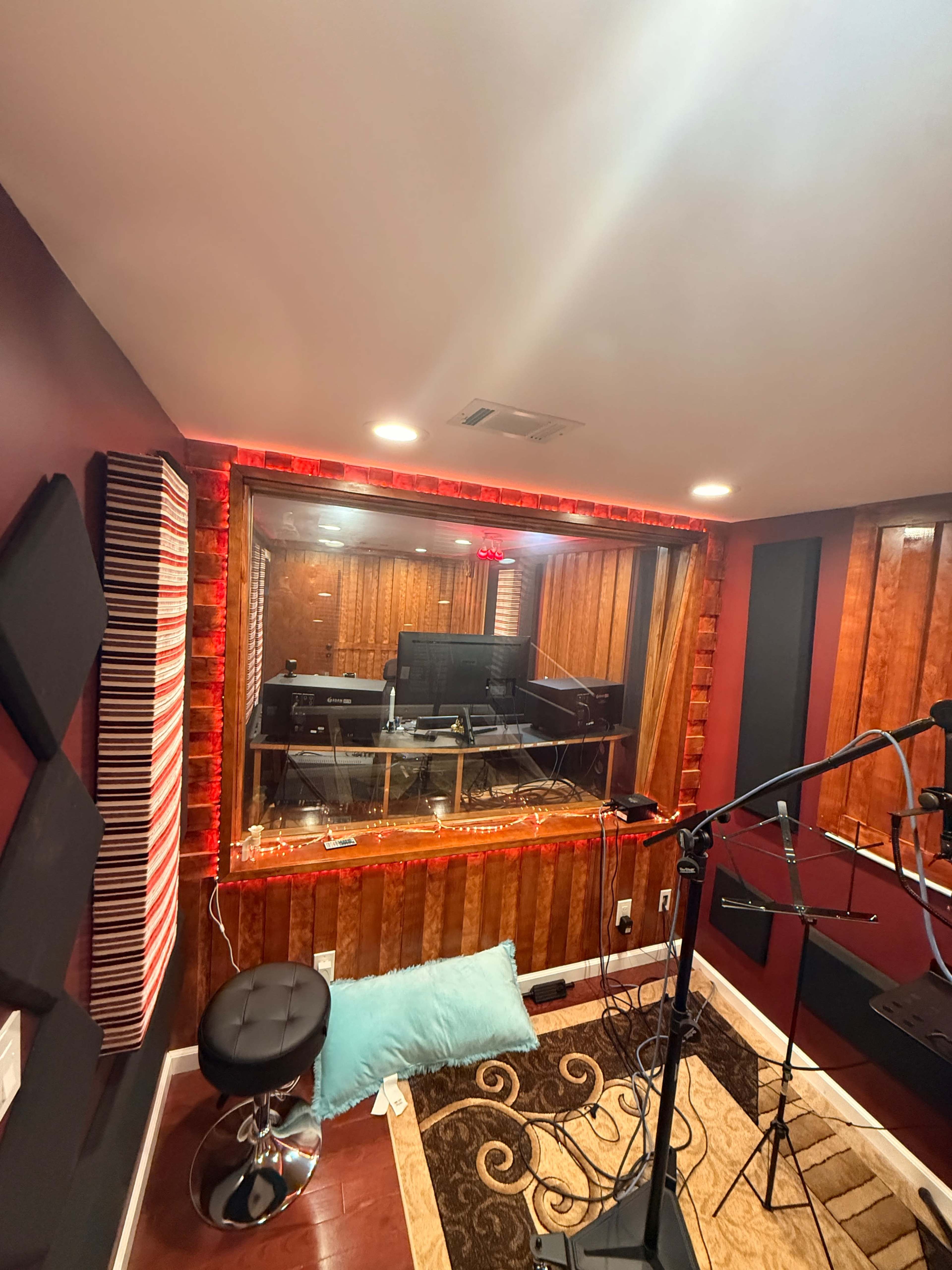 Music Recording Studio for Vocals, Video & Content Creation (Engineer Included) Image in Oyster Bay, Hicksville, NY