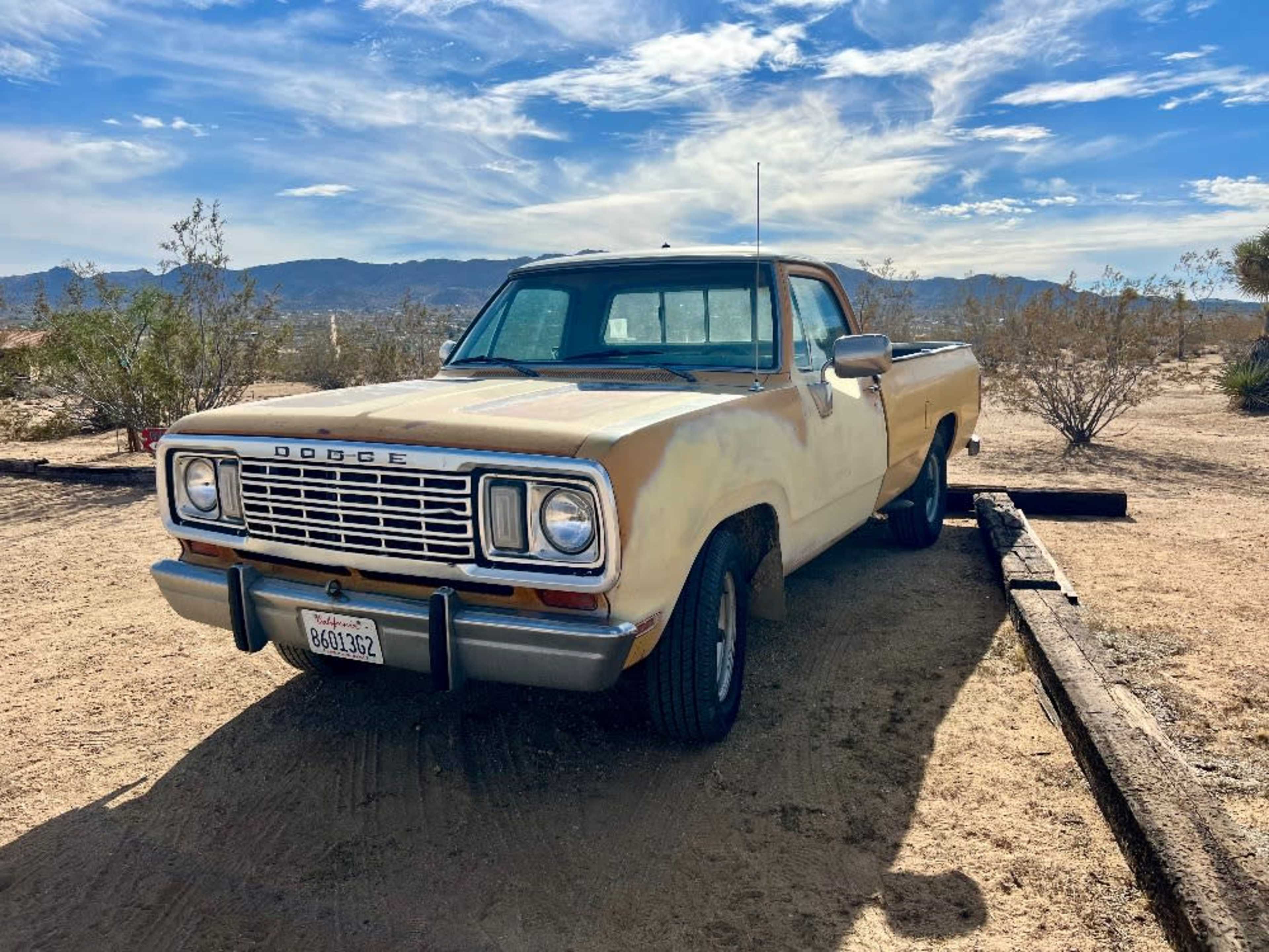 1975 Dodge Pickup Truck – Photo / Drivable 