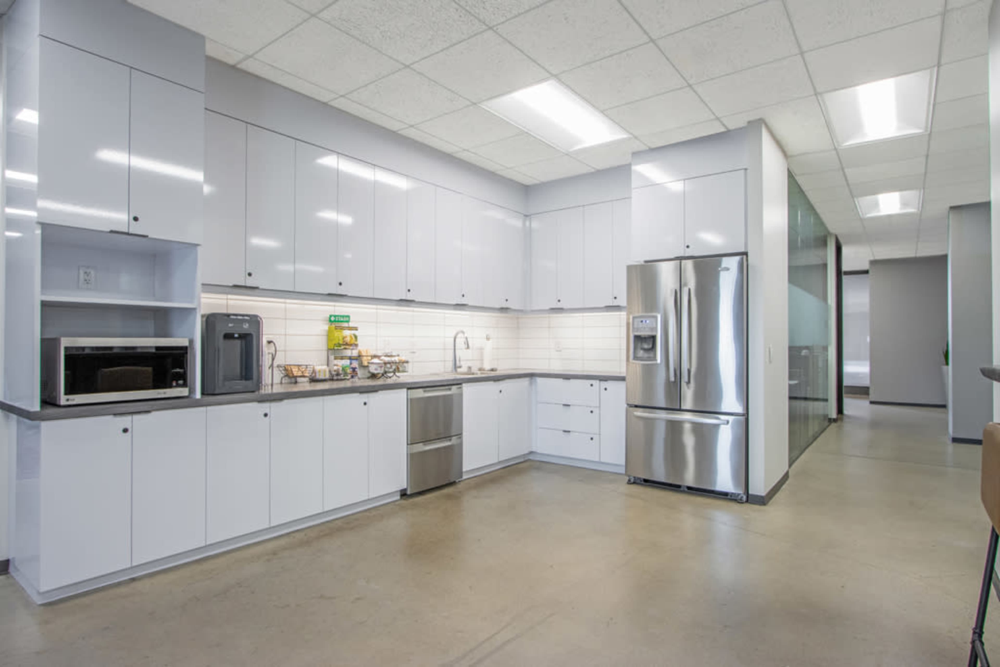 Fashion Island Professional Conference Room C for 8 Image in Newport Center, Newport Beach, CA