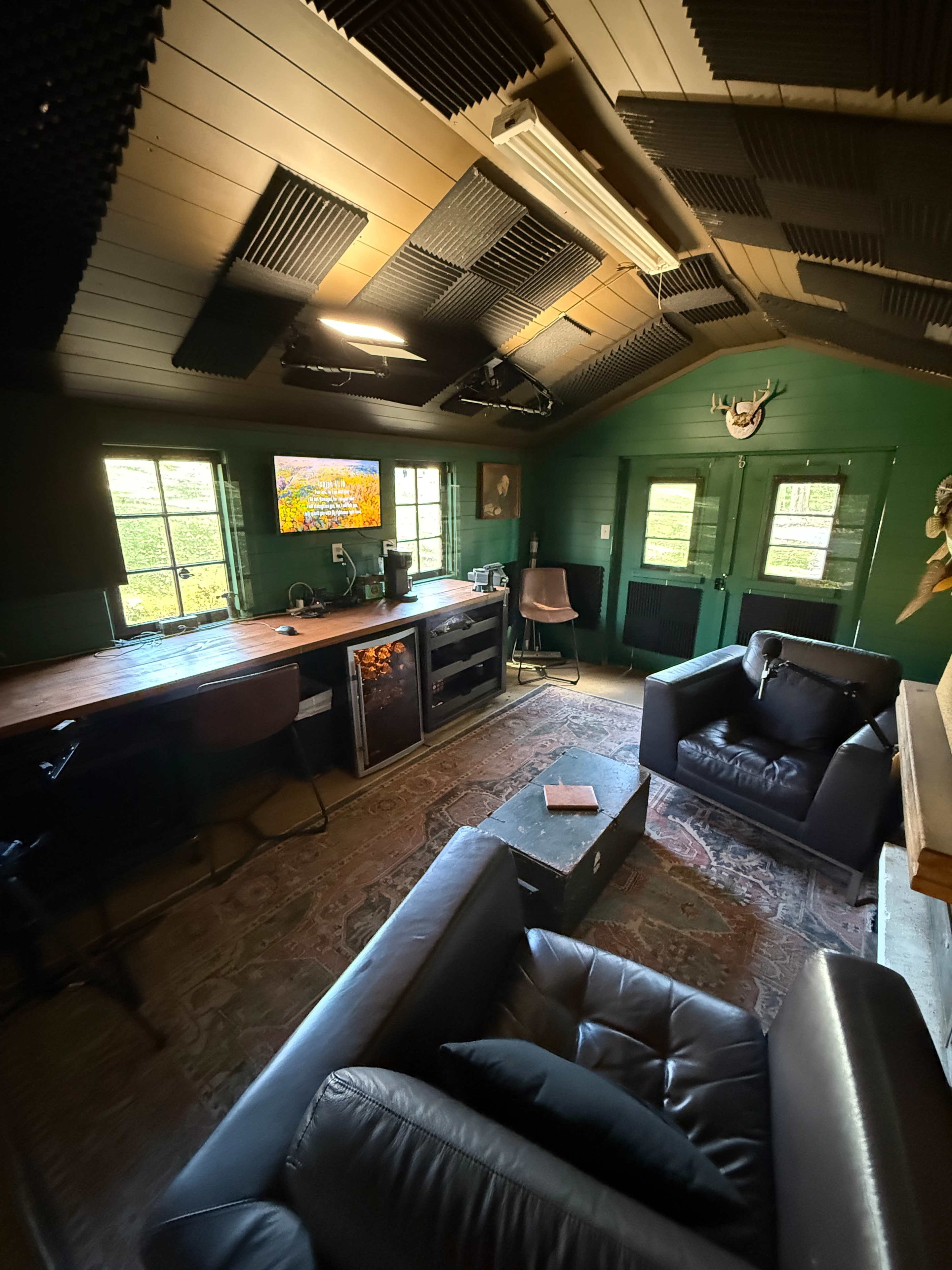 Fireside Podcast Cabin — Rustic, Private & Fully Equipped Image in Robinson Township, McKees Rocks, PA