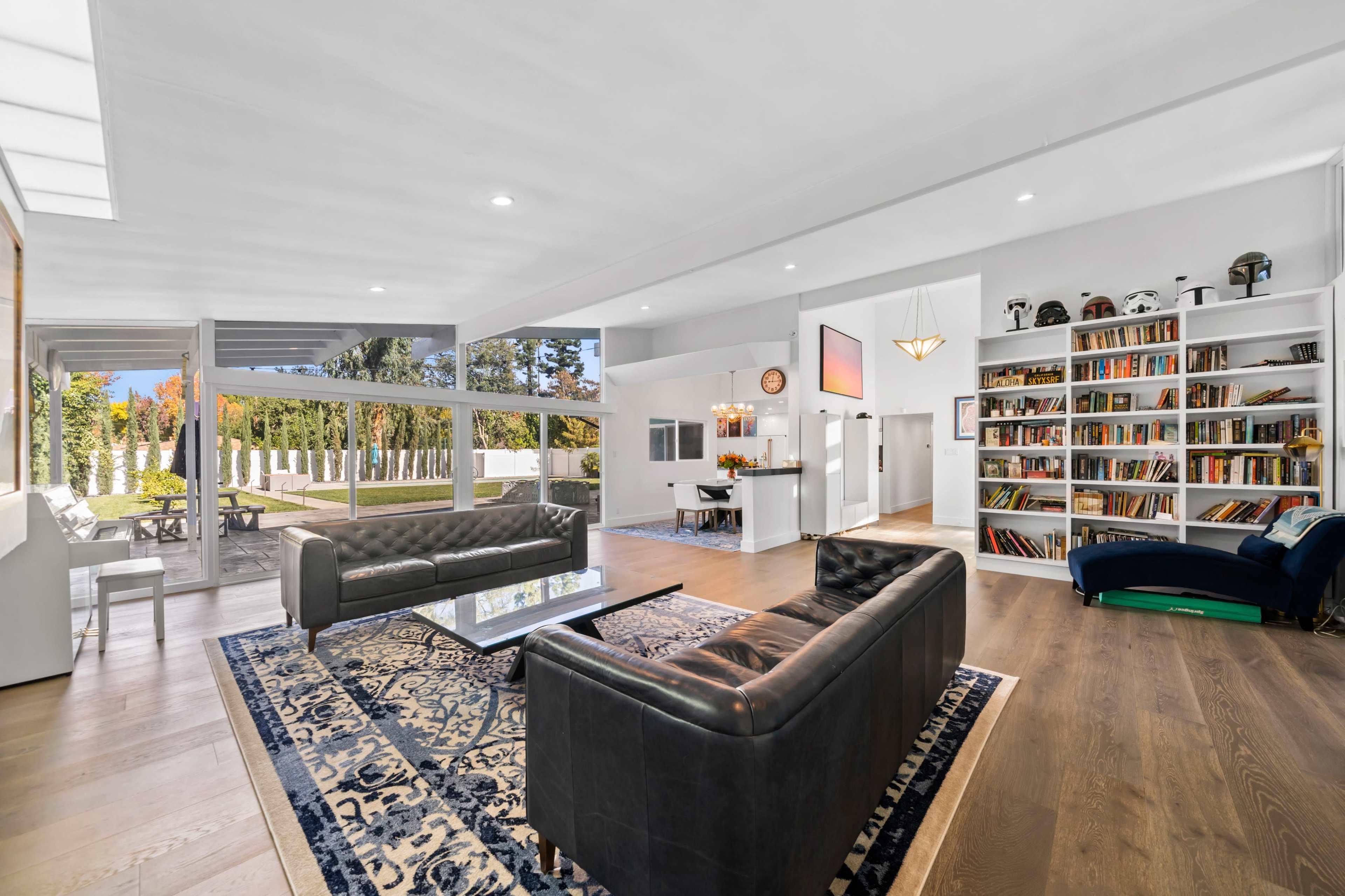 VIBRANT MIDCENTURY-MODERN HOUSE, WOODLAND HILLS Image in Woodland Hills, Woodland Hills, CA