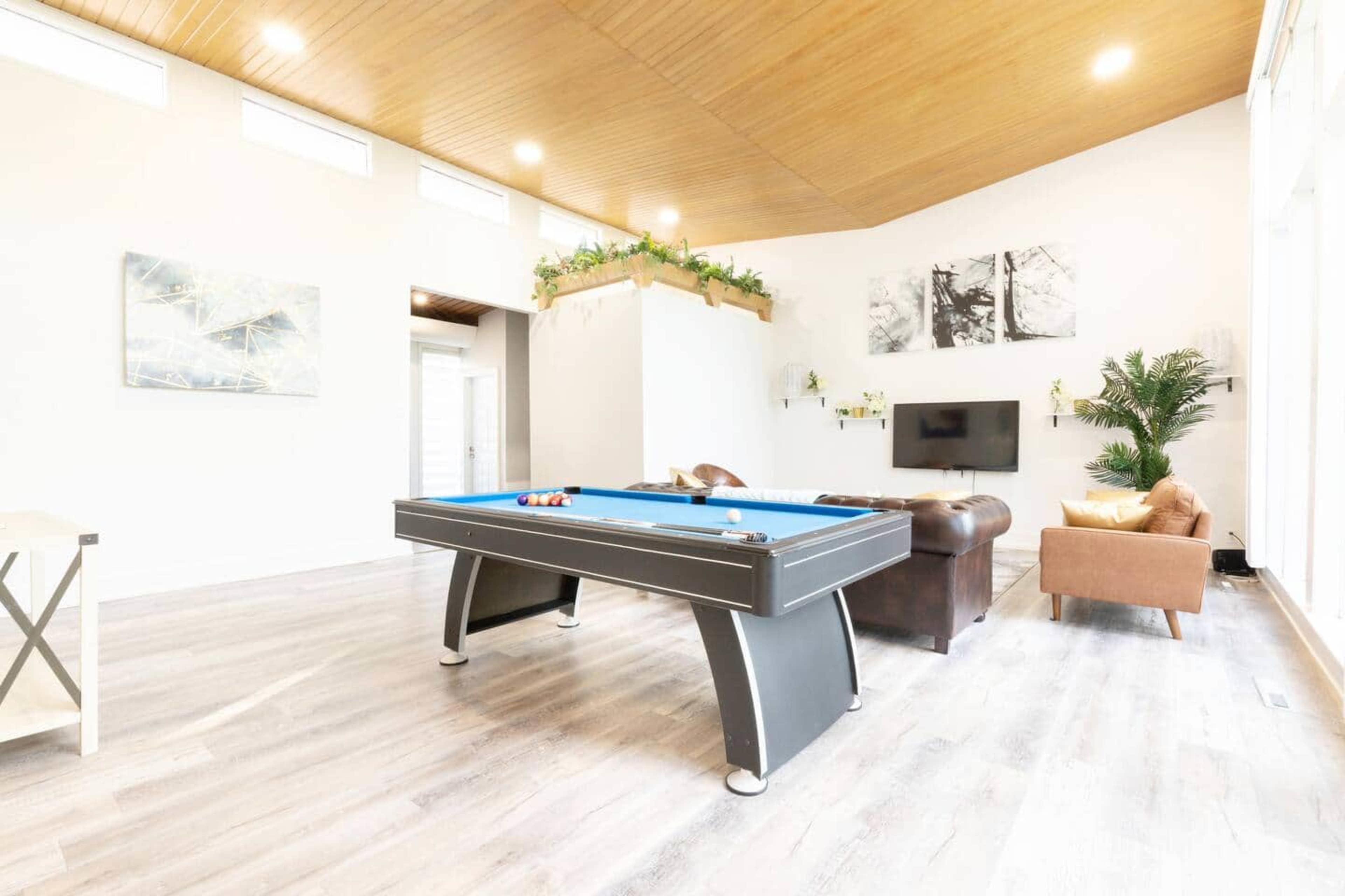 Spacious Open Concept Home Image in Bathurst Manor, Toronto, ON