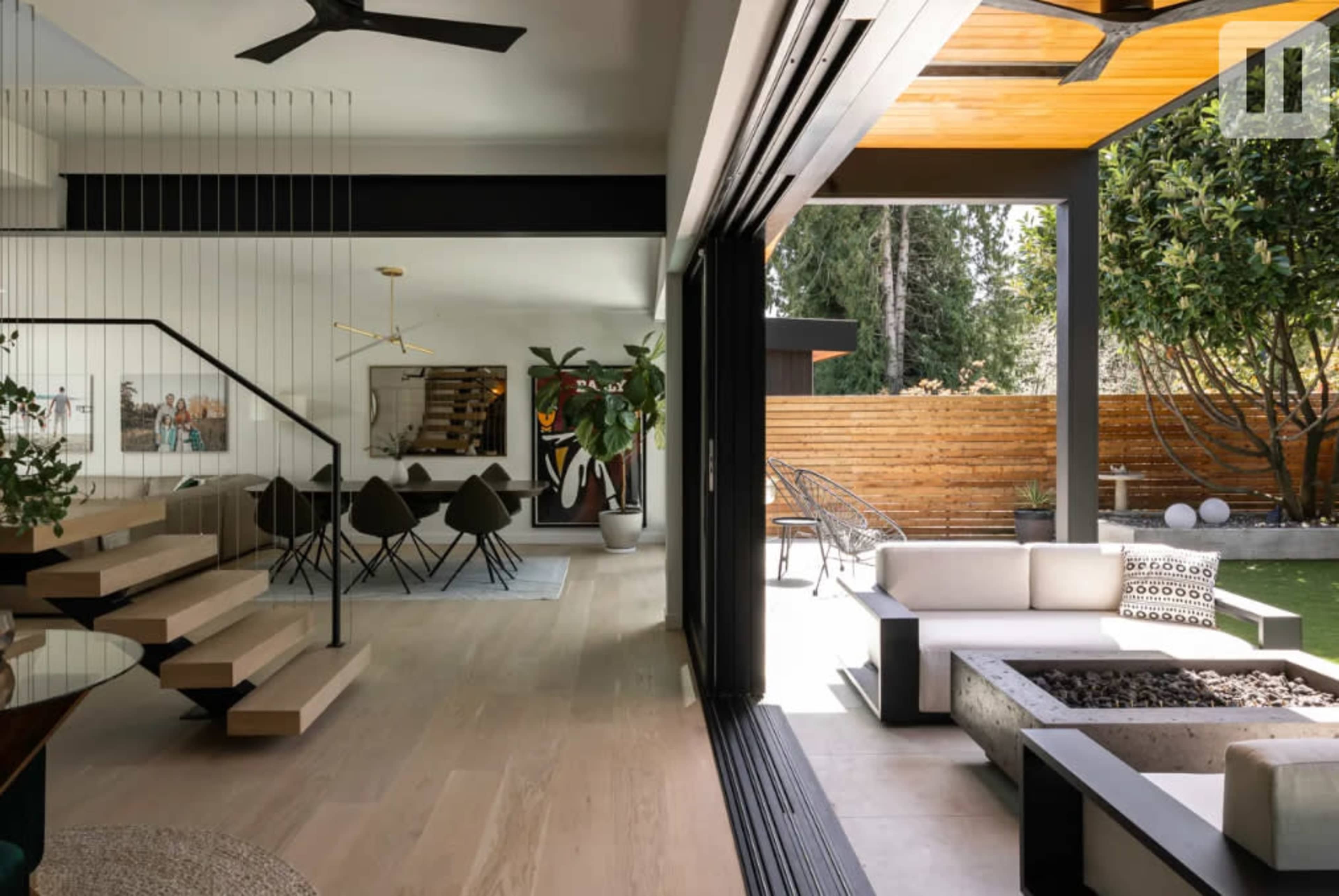 California-inspired Mid-Century Home Image in West Bellevue, Bellevue, WA