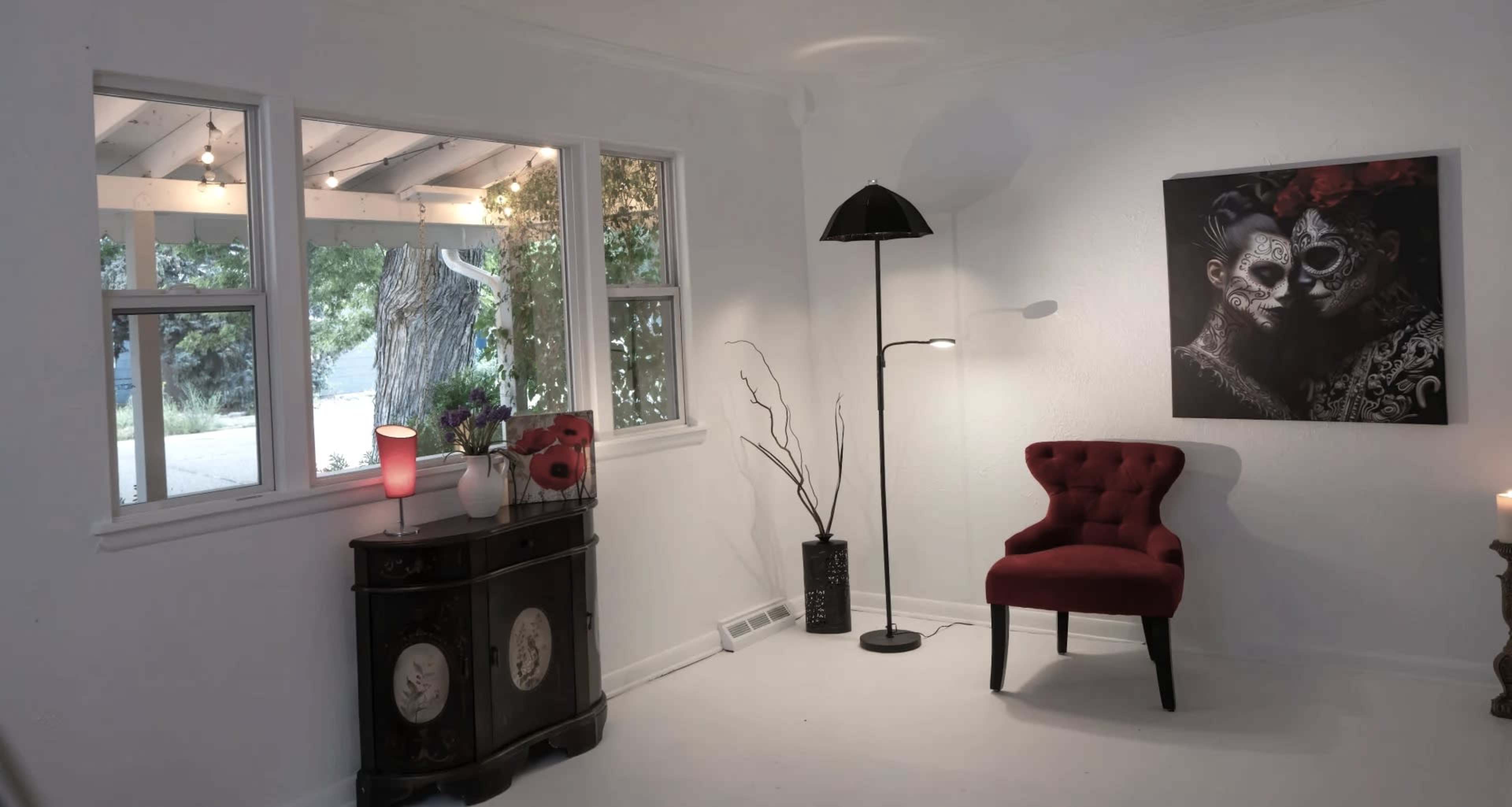 Lūmen Studios Mod-Retro Creative Space | Mid-Century Mod Studio: Styled ...