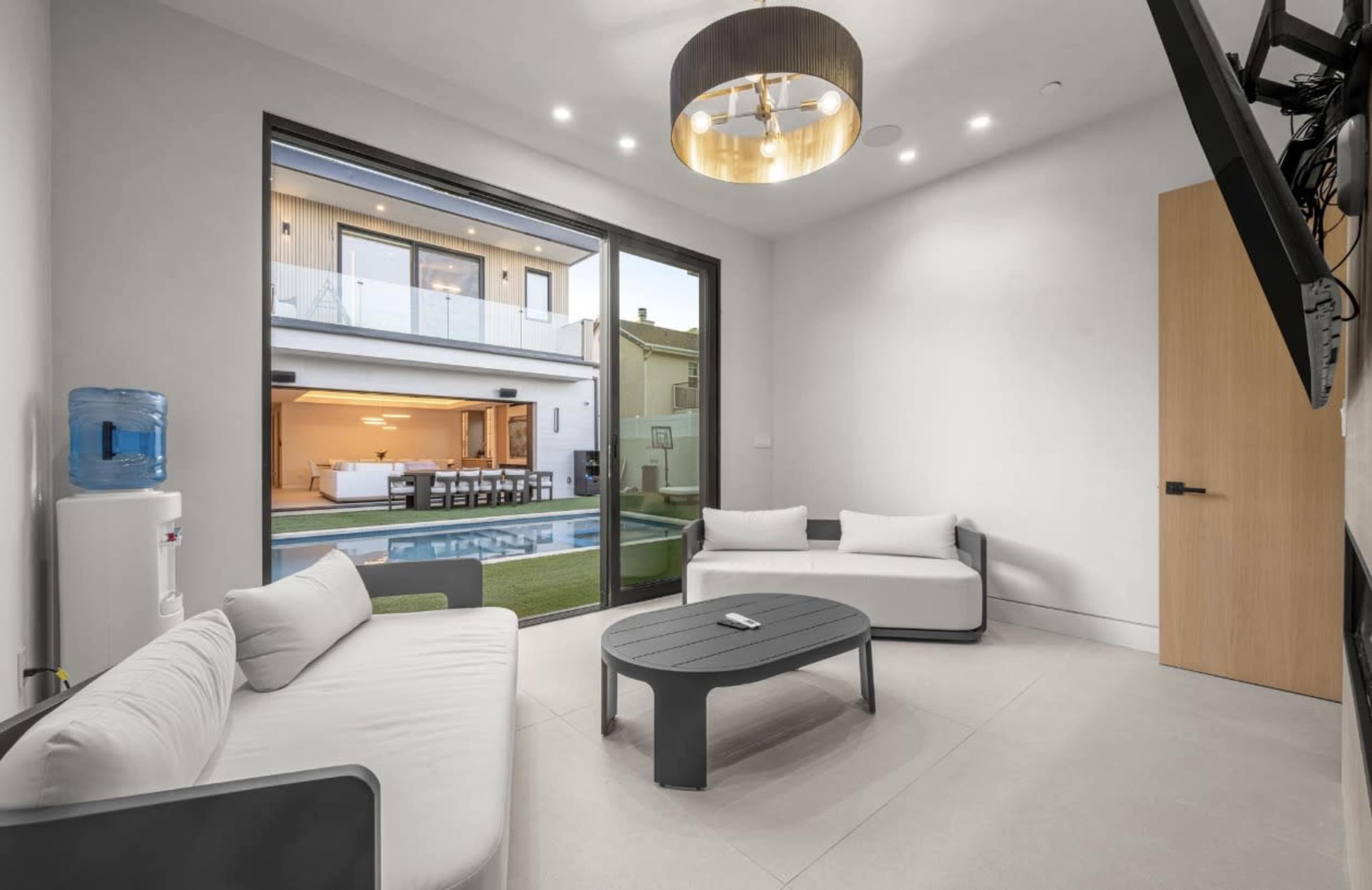 Luxury Home for Film, Events & Creative Projects Image in Encino, Encino, CA