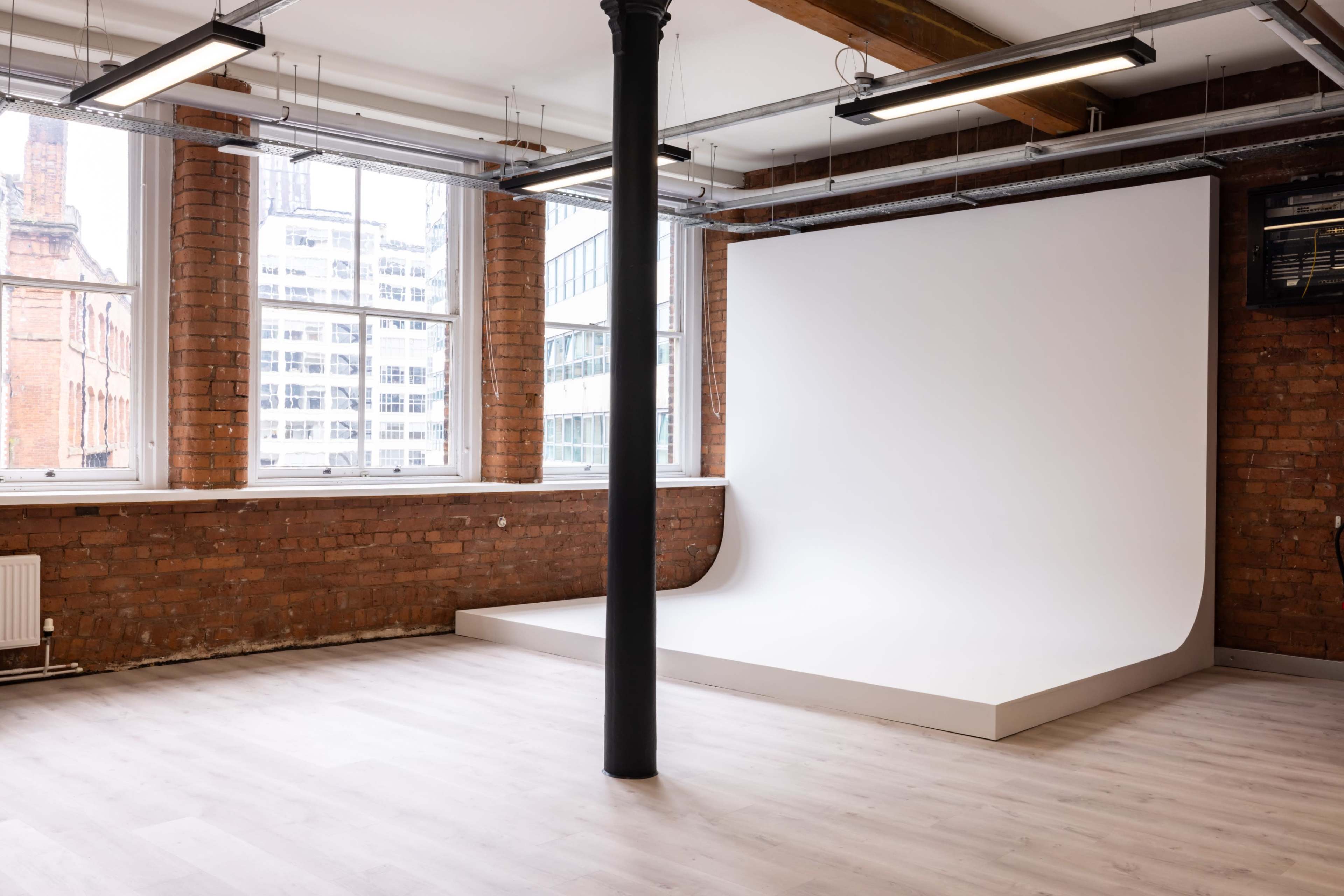 City centre studio with natural light, exposed brick, lifestyle areas and infinity cove Image in Manchester, Manchester, ENG