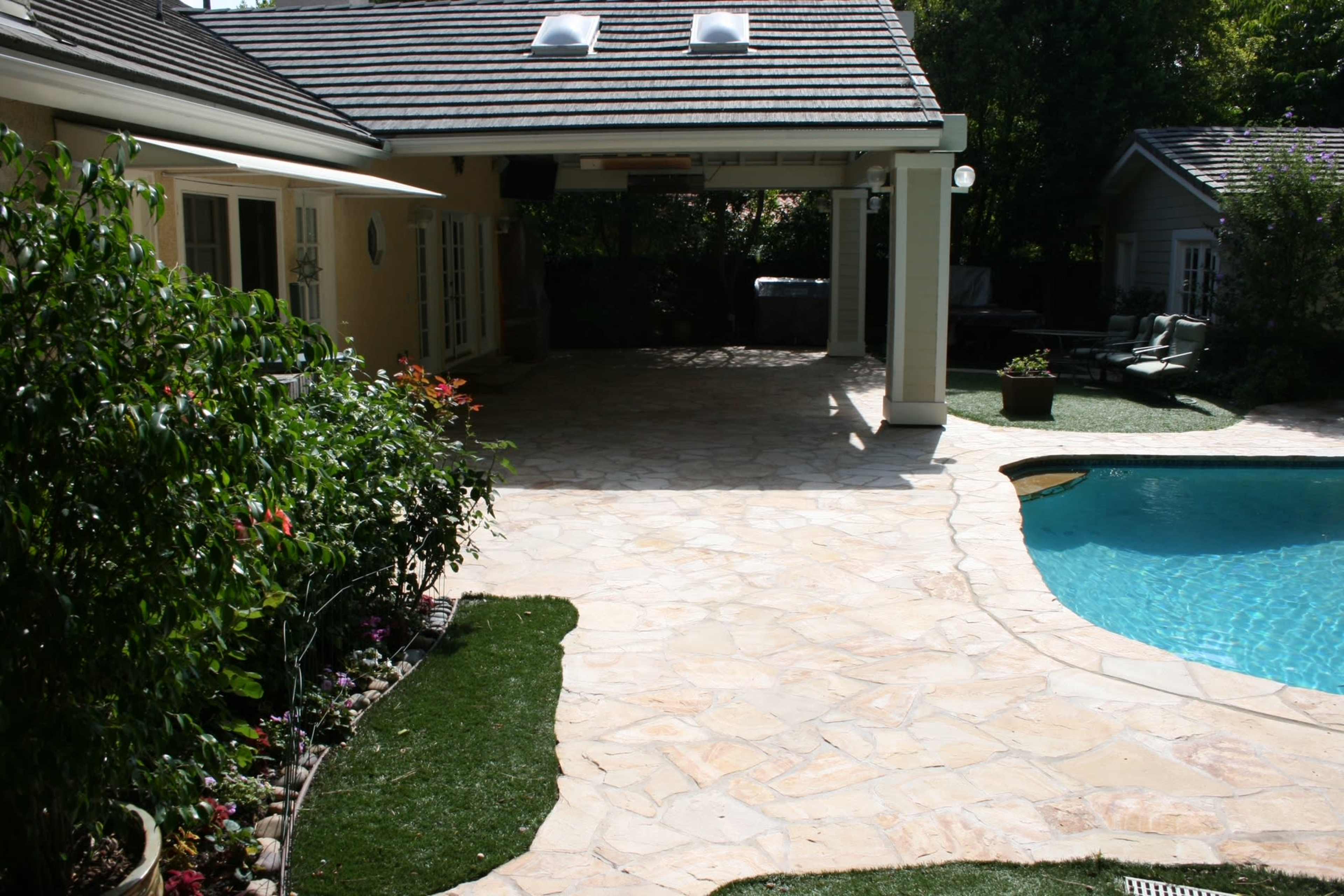 Country Setting in the City. Modern Suburban Expansive Outdoor Garden Party Space with: Pool & Jacuzzi, Covered Heated Patio, Full-size Fridge, and TV Image in Encino, Encino, CA