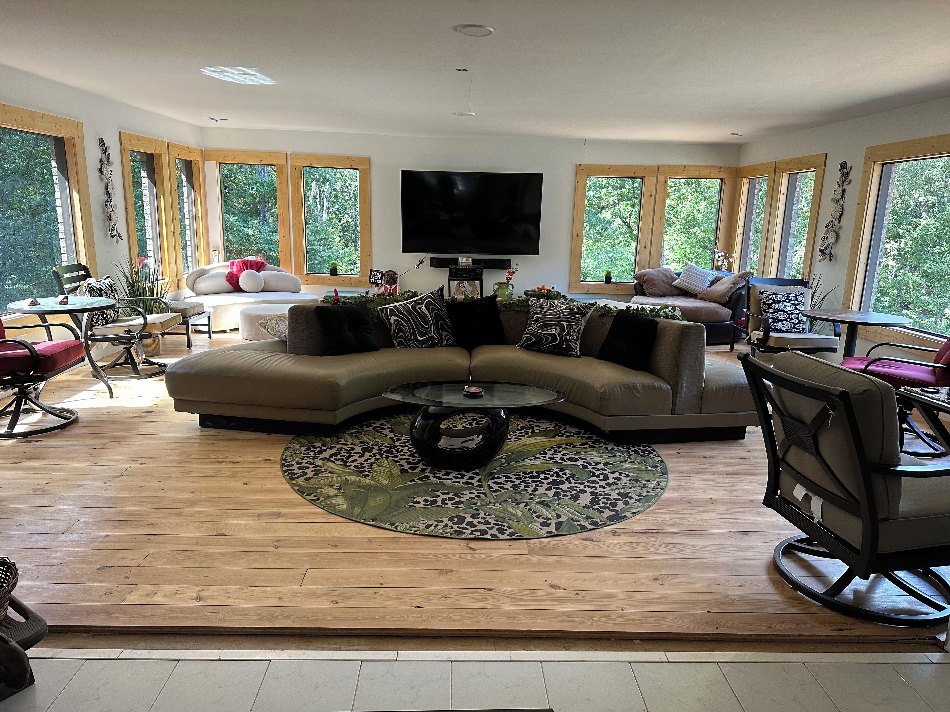 Stylish Nature Retreat Lodge for Filming, Events & Gatherings Image in Woodland Hills, AUSTELL, GA