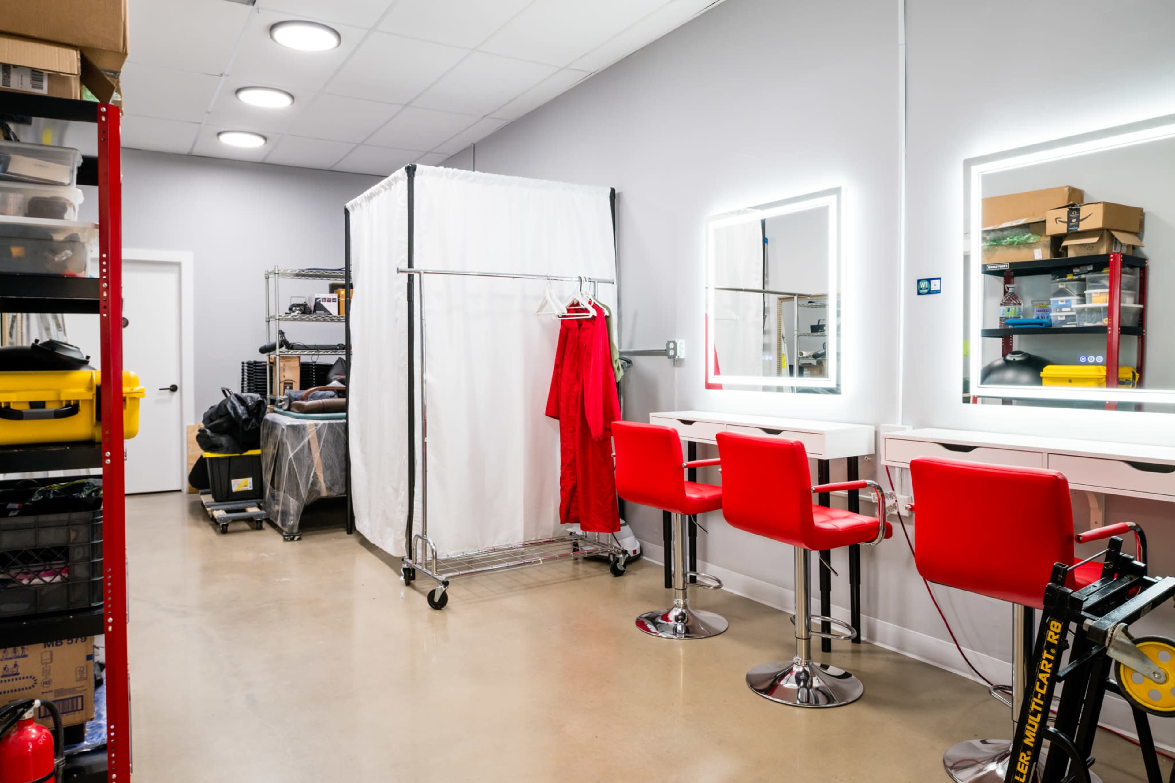 Large Production Studio - Lounge, Makeup, Parking Image in Gulfton, Houston, TX