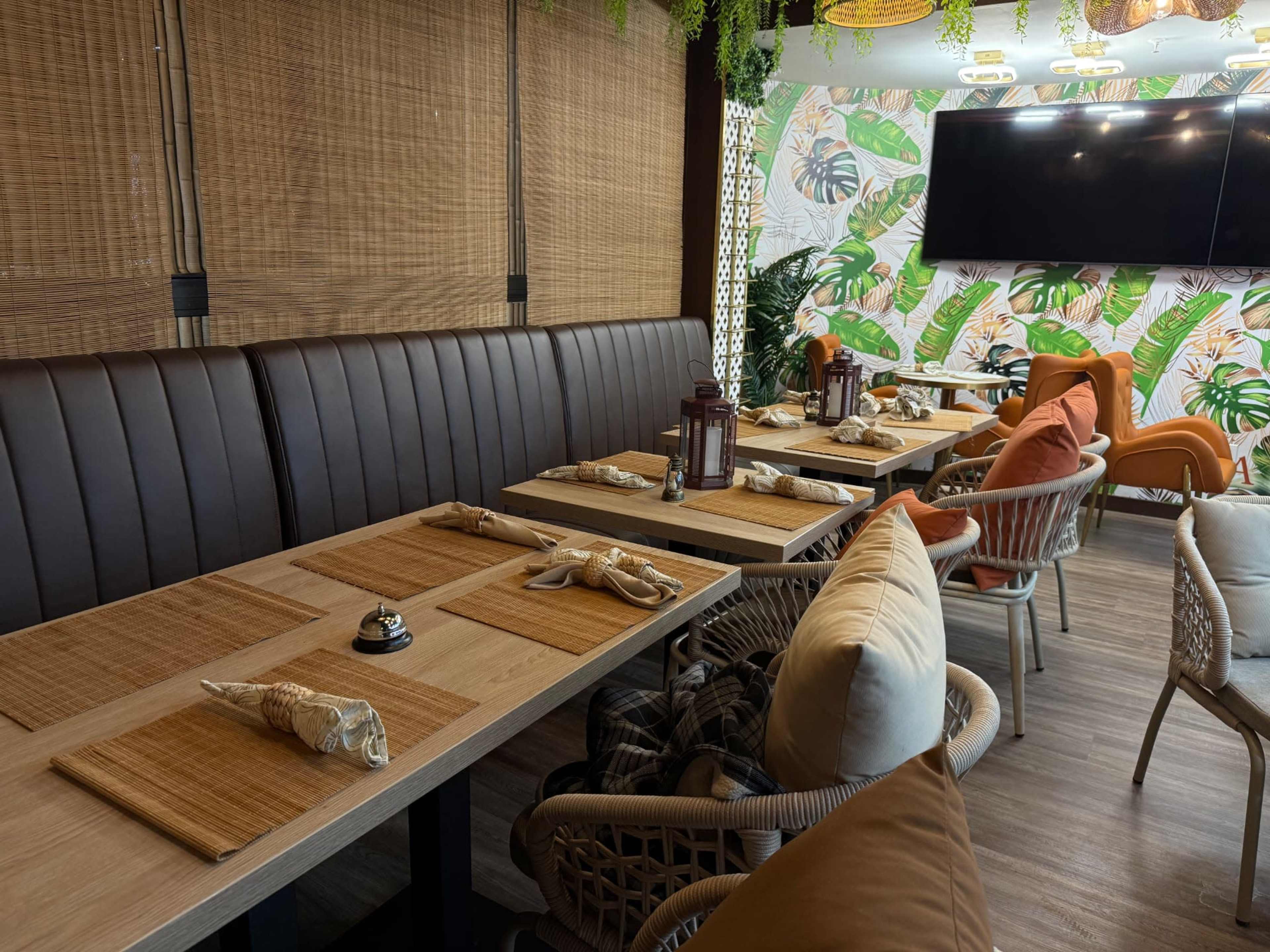 Intimate Modern Tropical Restaurant and Bar Image in Jane and Finch, Toronto, ON