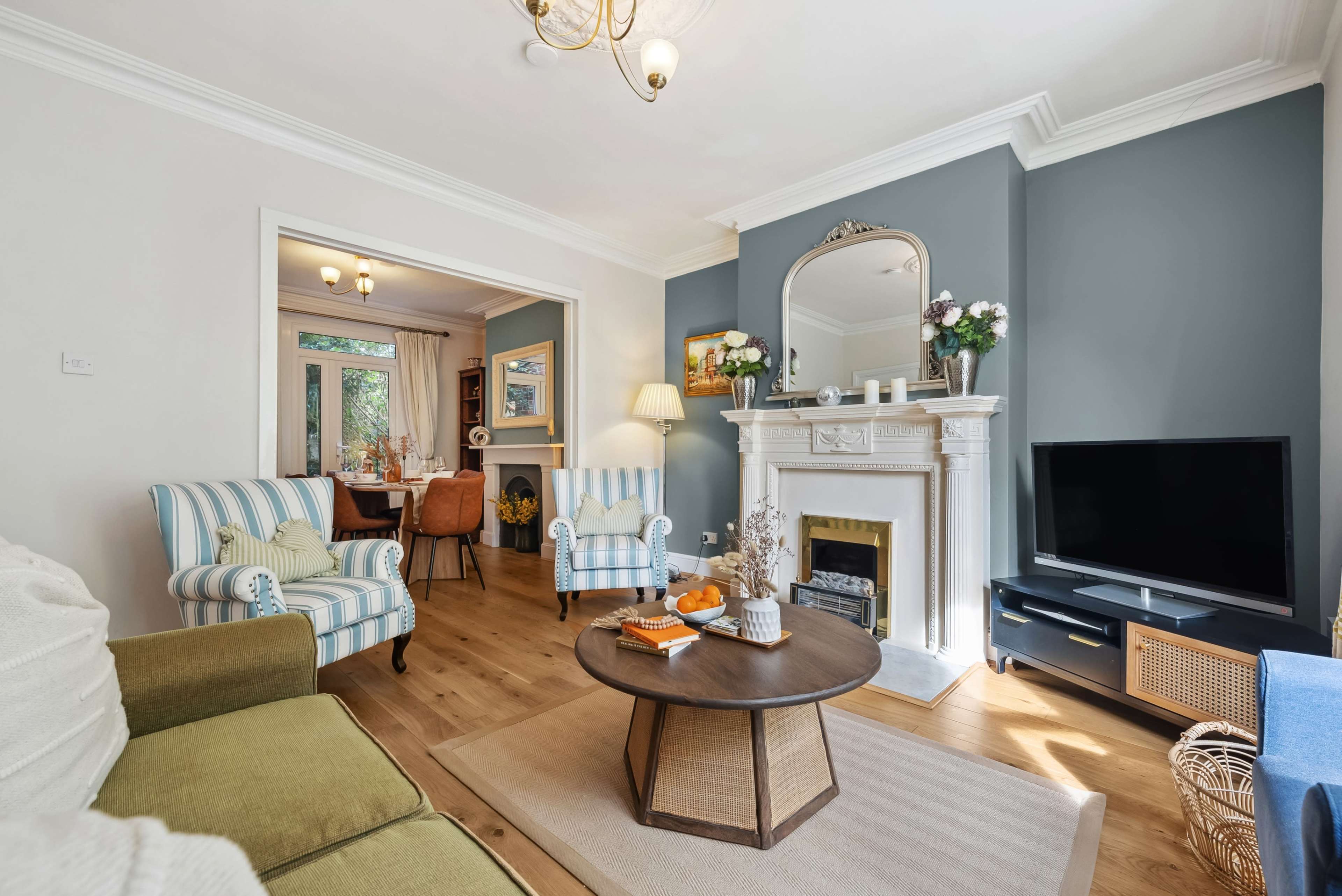 3-BR Stylish House, Sleeps 6 - Aylesbury Road Image in Winchester, Winchester, ENG