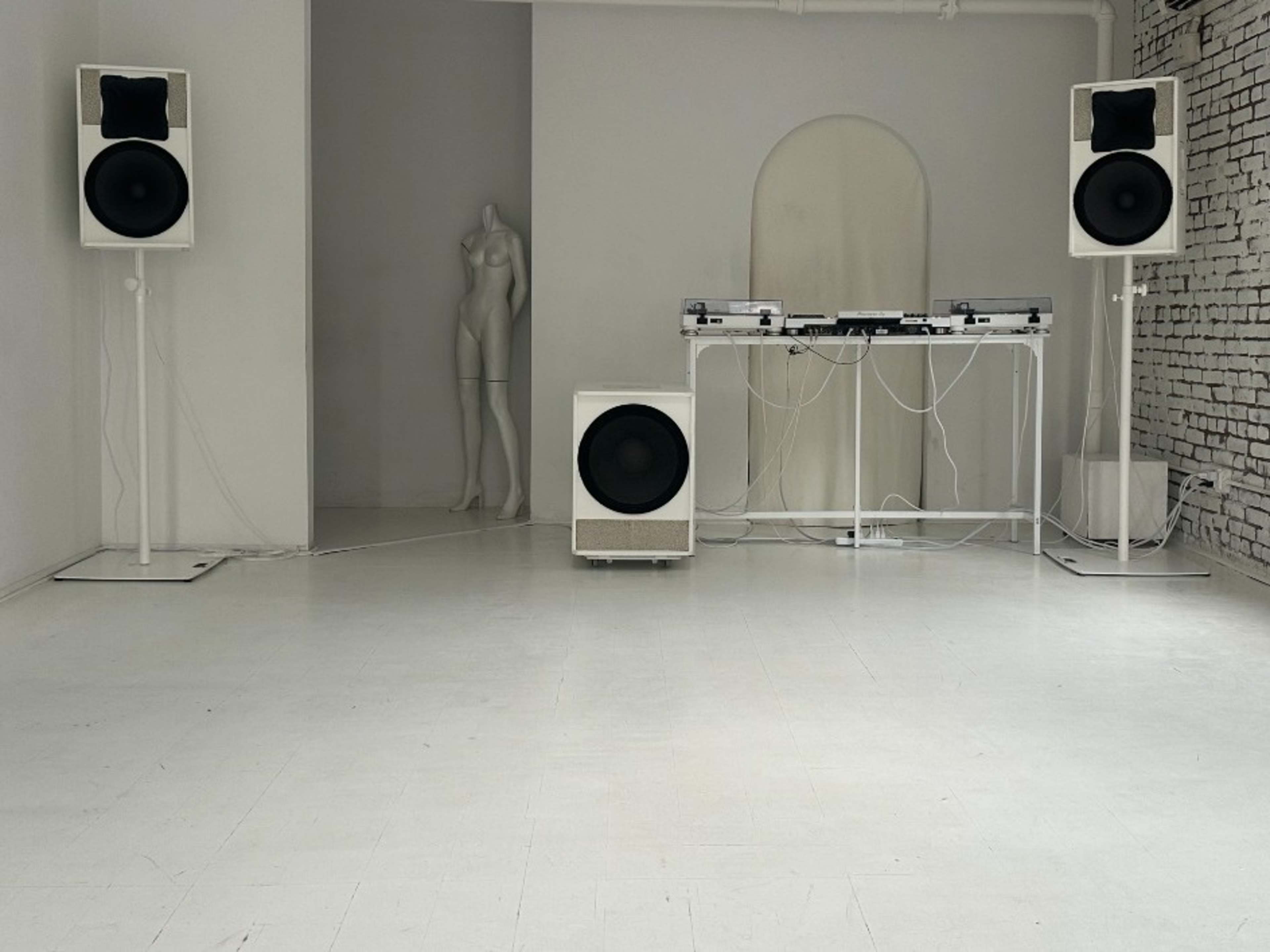 RCF NX 915-A 2,100W 15-inch PA speakers (white)