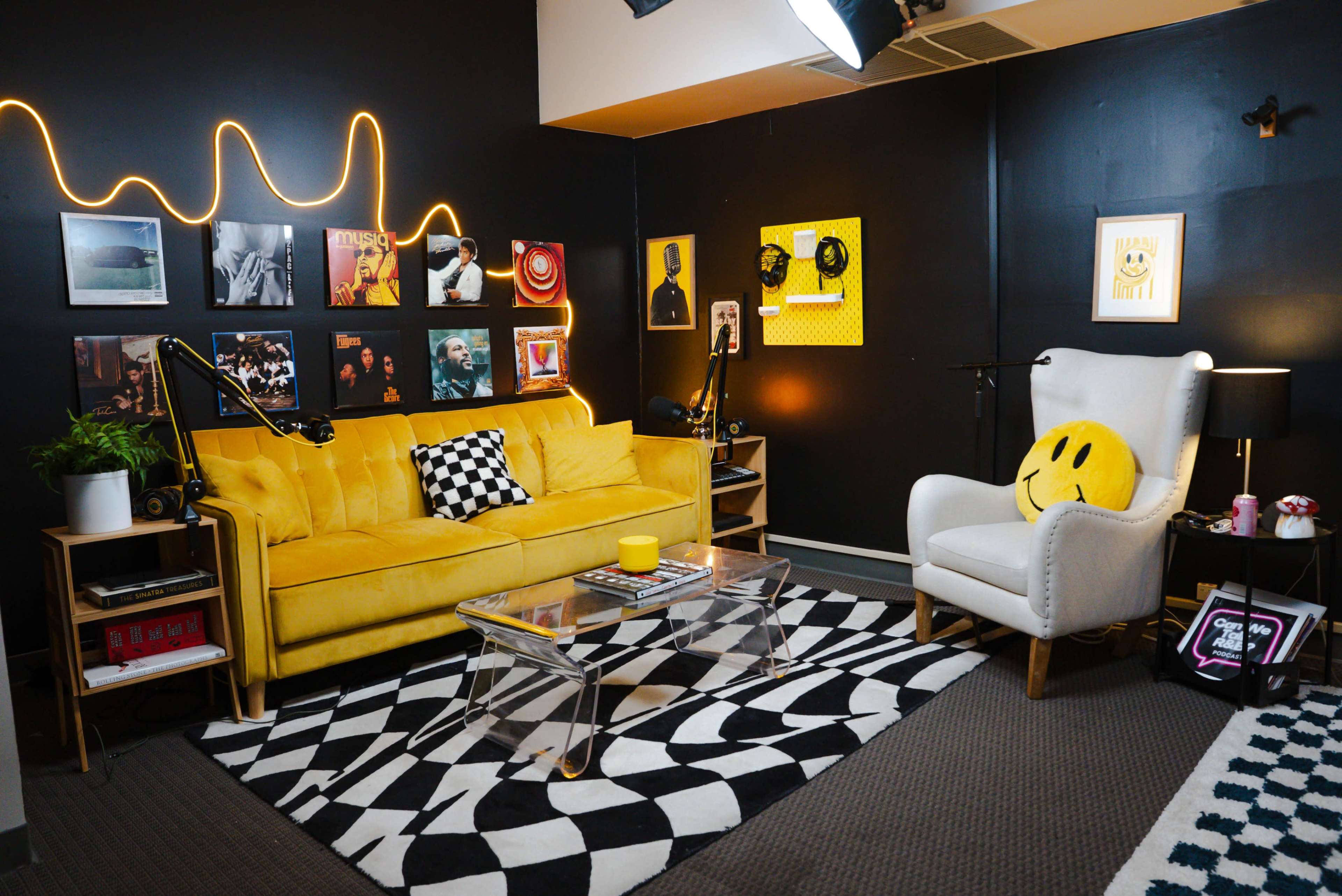 PRE-LIT - Vibrant PODCAST Recording Studio / BURBANK - ALL AUDIO EQUIPMENT INCLUDED!!! - Video Services Available! Image in Burbank, Burbank, CA