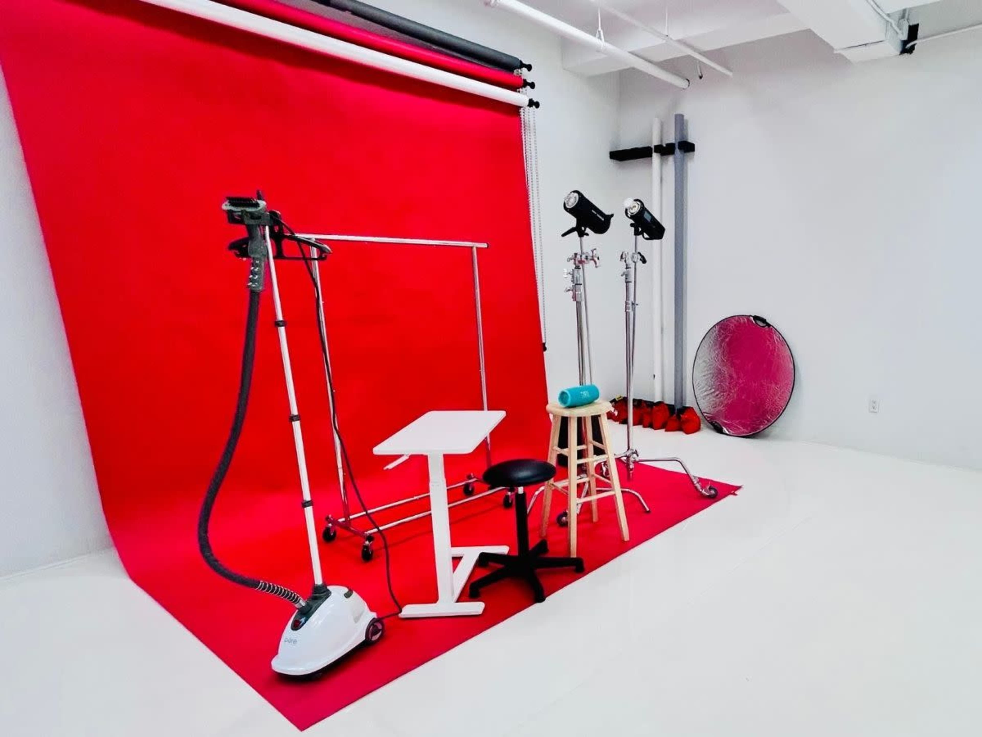 Midtown Natural Light Studio with Free Equipment Image in Midtown Manhattan, New York, NY