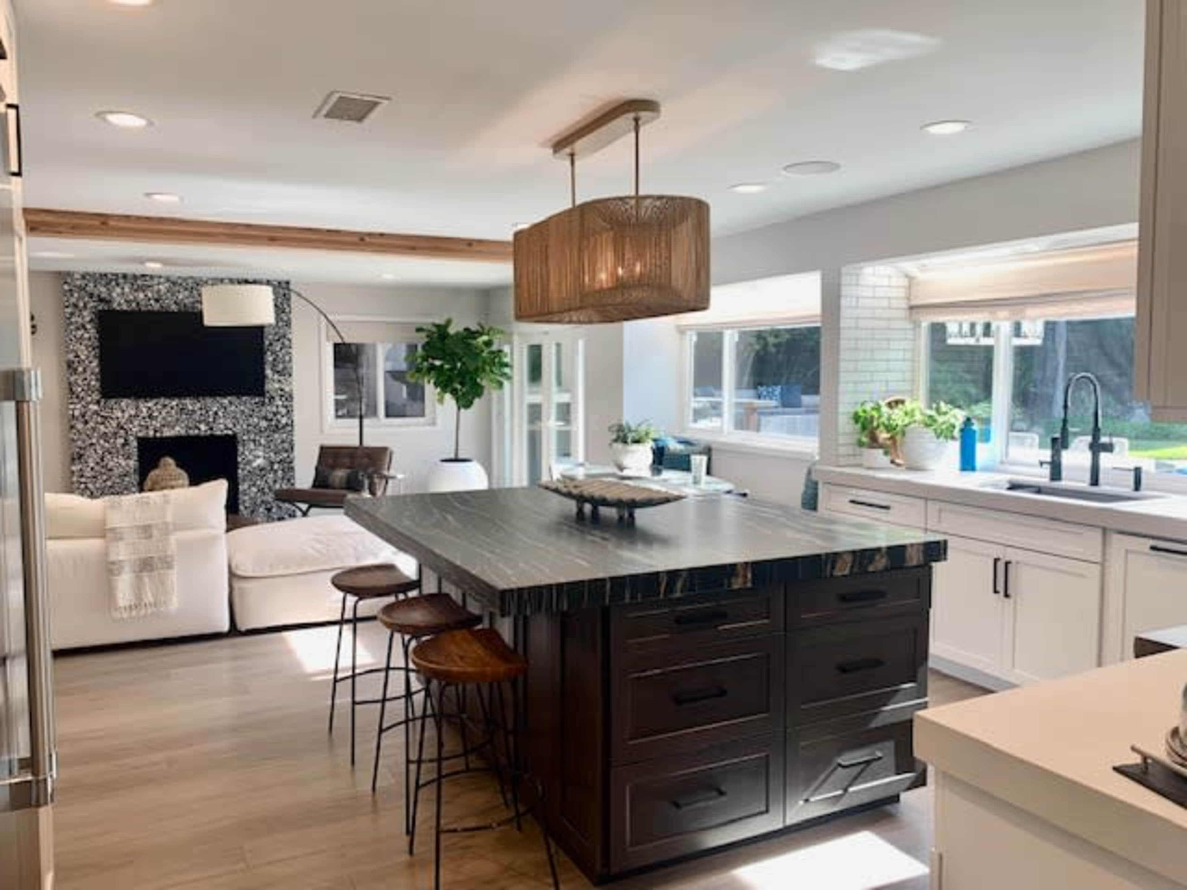 Tropical Modern Home with Entertainers Paradise Backyard Image in Encinitas, Encinitas, CA